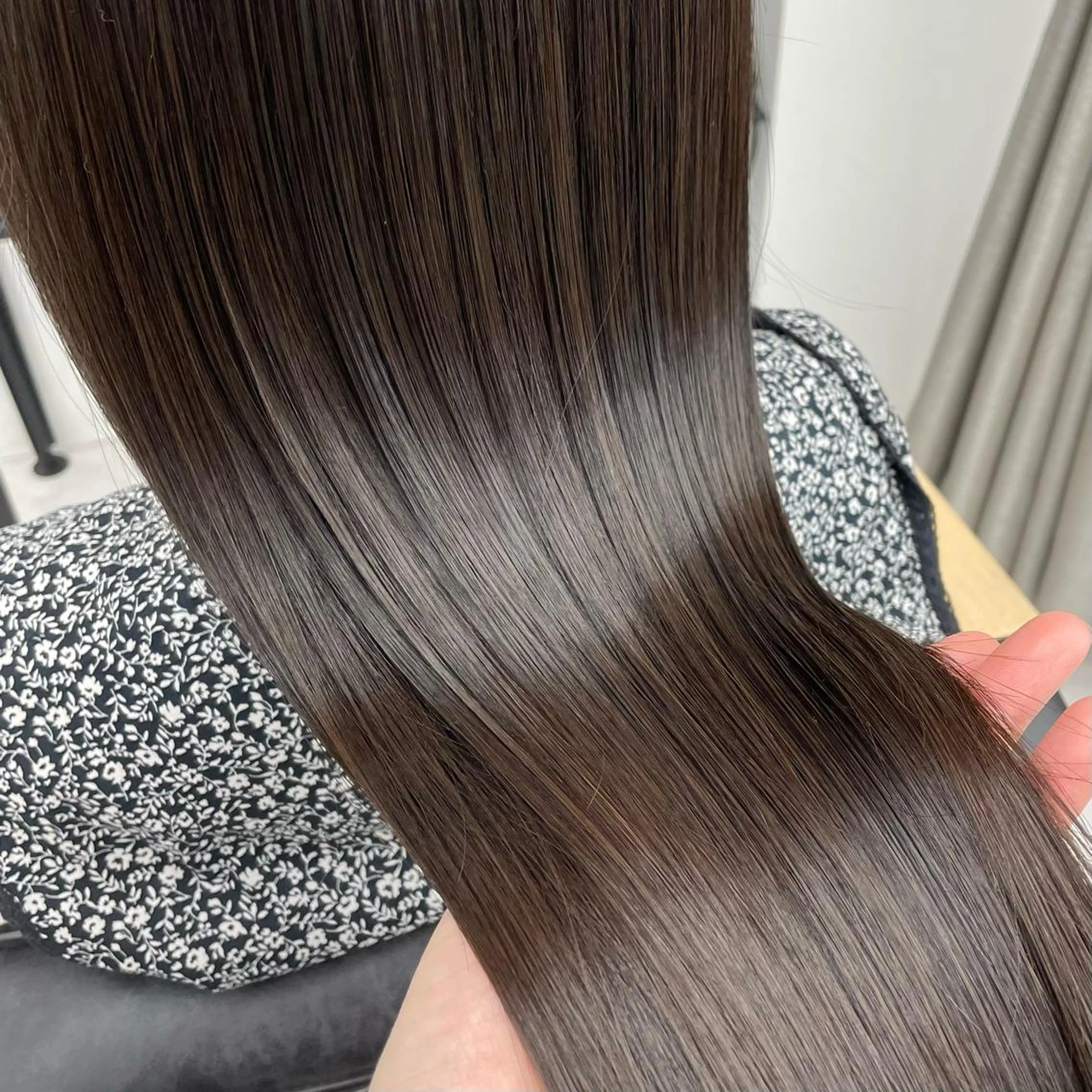 ロング カラー パーマ ヘアアレンジ メンズ キッズ ネイル マツエク・マツパ アイブロウ mona/ ストレートスタイル✨のヘアスタイル