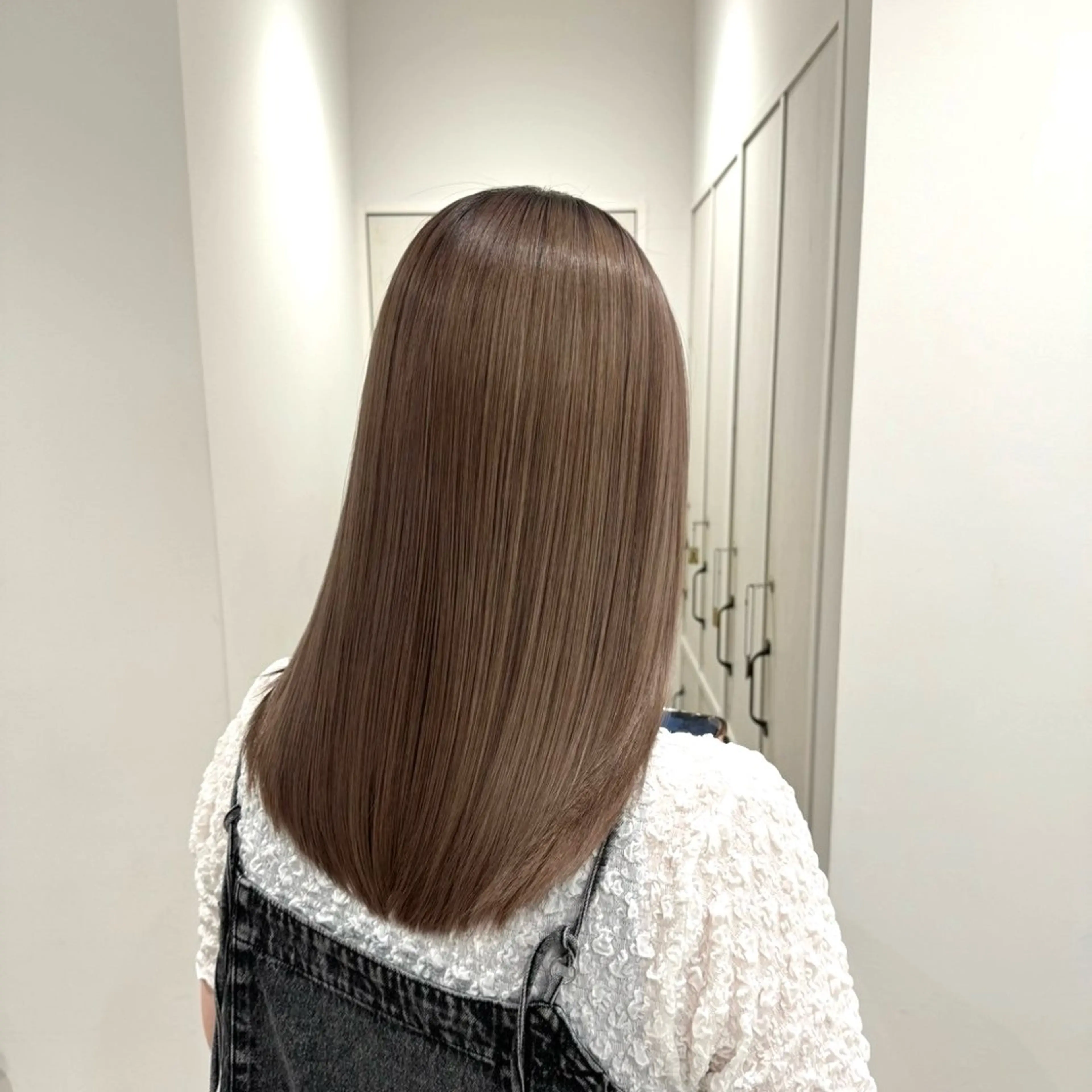 セミロング カラー 🐰あみ【艶カラー/ 縮毛矯正】🫧のヘアスタイル