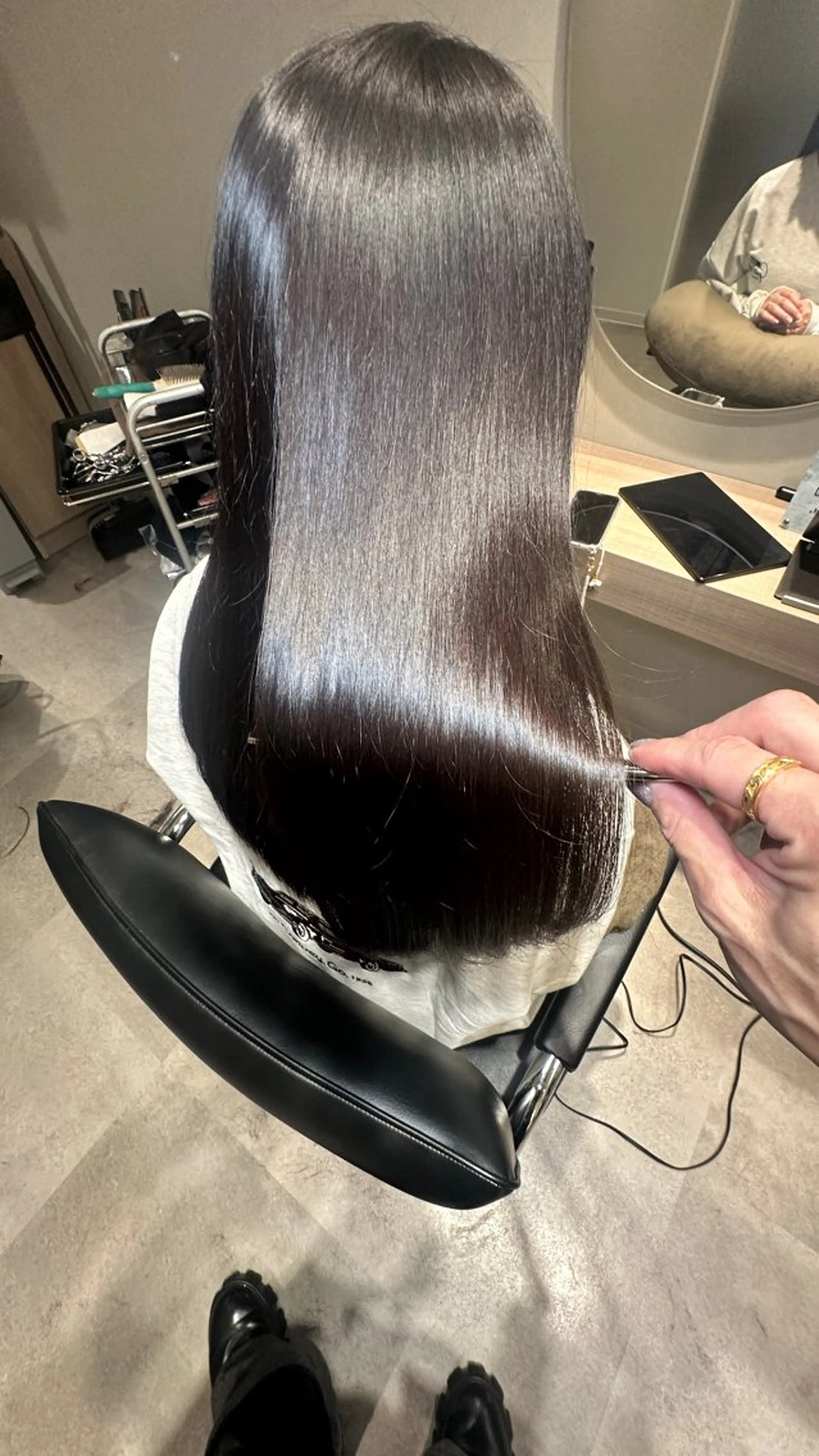 ロング カラー ヘアアレンジ カット ヘアカラー トリートメント MiU所属・韓国×髪質改善×美髪 縮毛矯正×レイヤーのヘアスタイル