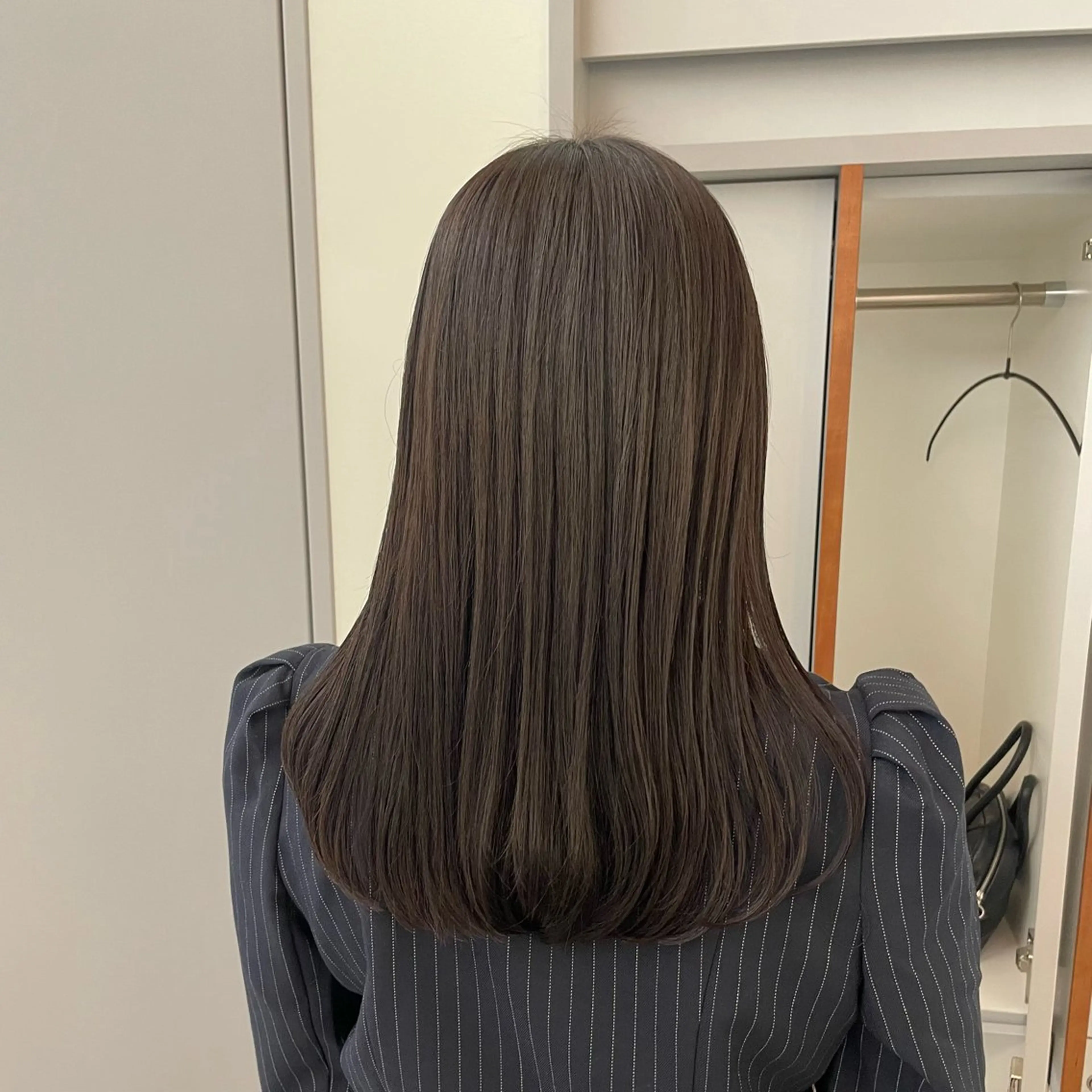 ロング カラー ベージュカラー ブリーチ 透明感カラー ダークグレー ダークグレージュ ヘアカラー トリートメント ブリーチ/レイヤー 🌻Mutsumiのヘアスタイル