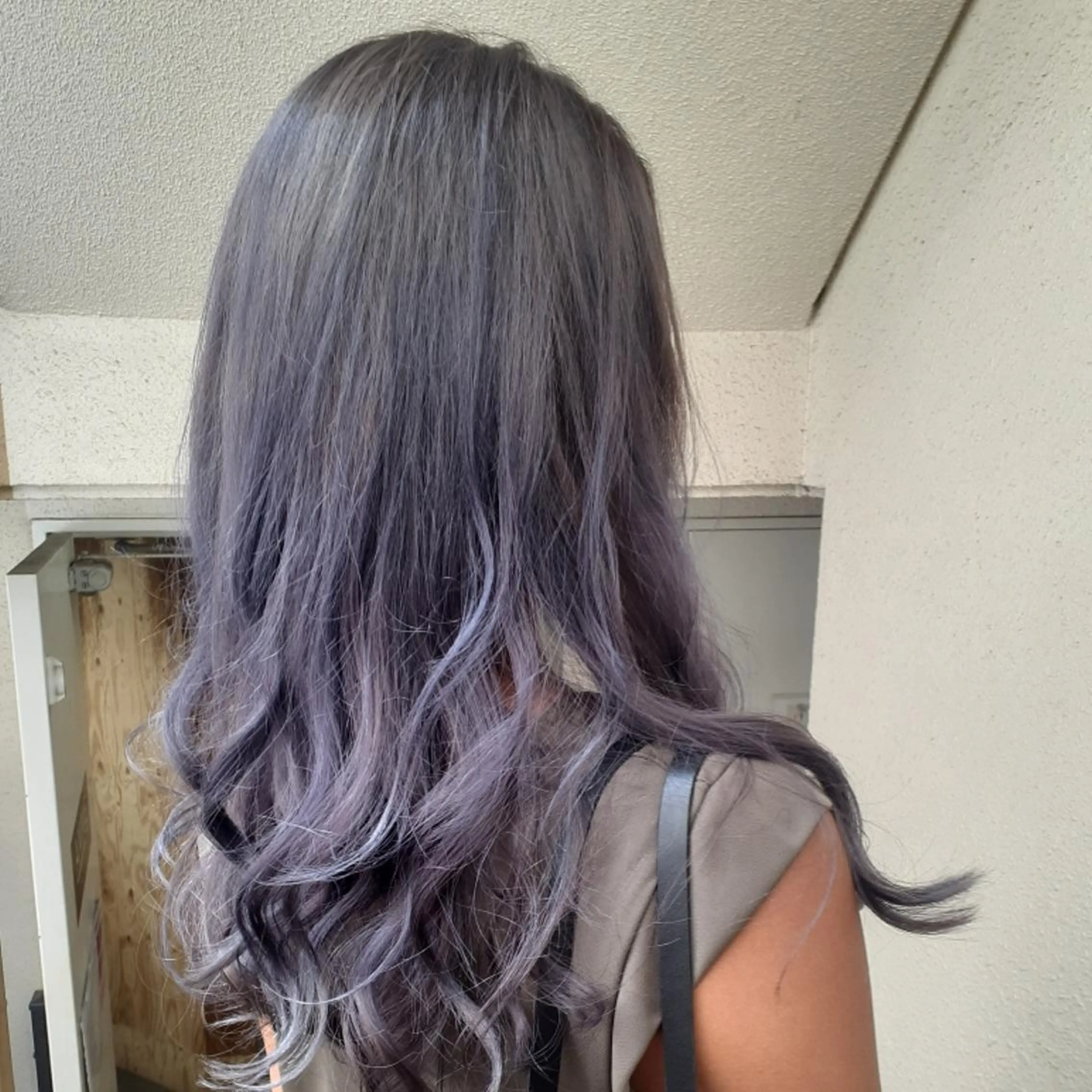 セミロング カラー ブリーチ グレージュ ラベンダーカラー ラベンダーグレージュ ラベンダーグレー カット ヘアカラー トリートメント 🔳髪質改善🔳 岡本陽のヘアスタイル