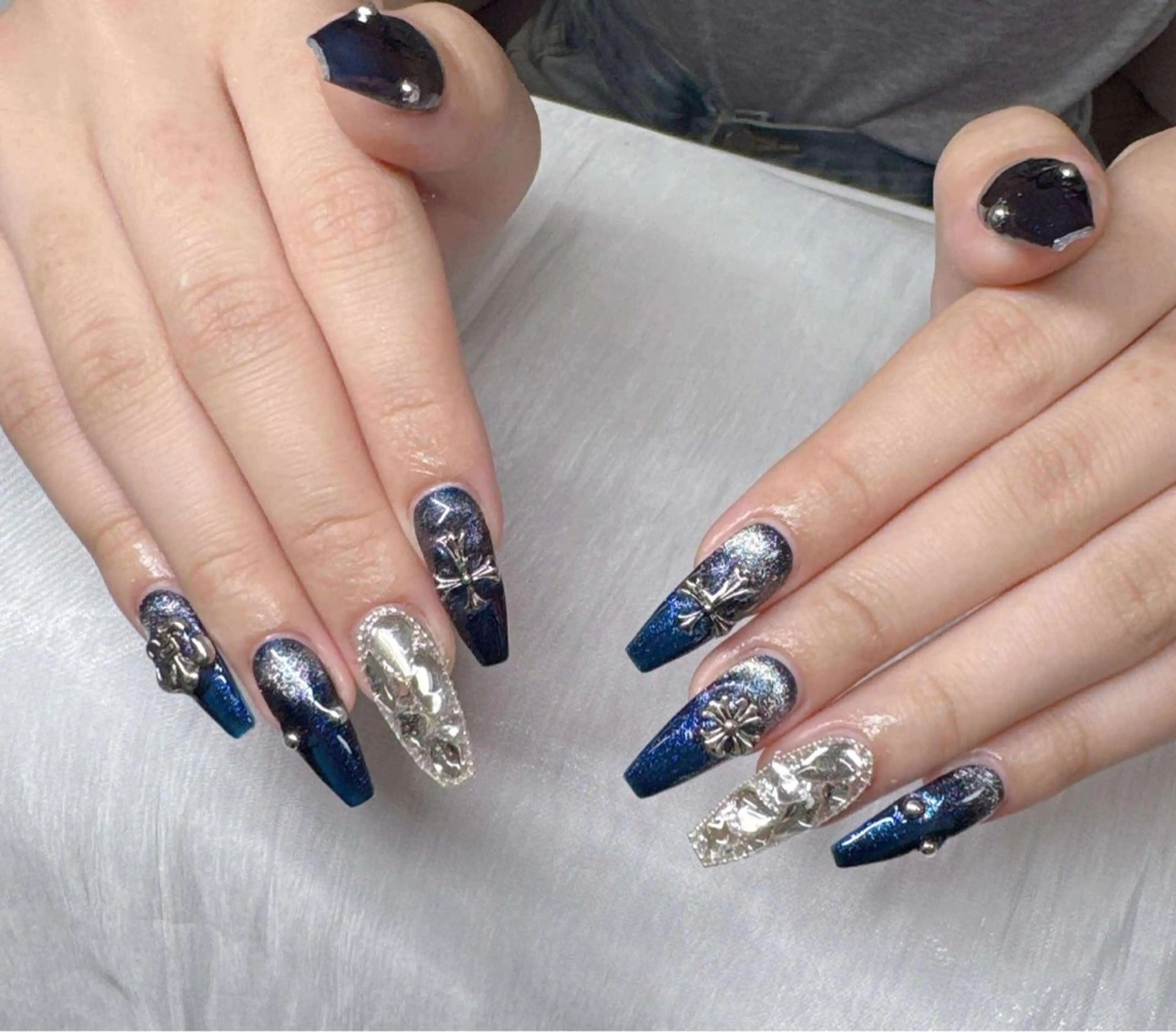 ネイル 長さ出し グラデーション 卒業式 キラキラネイル マグネットネイル ハンドネイル Lee Nailsのネイルデザイン