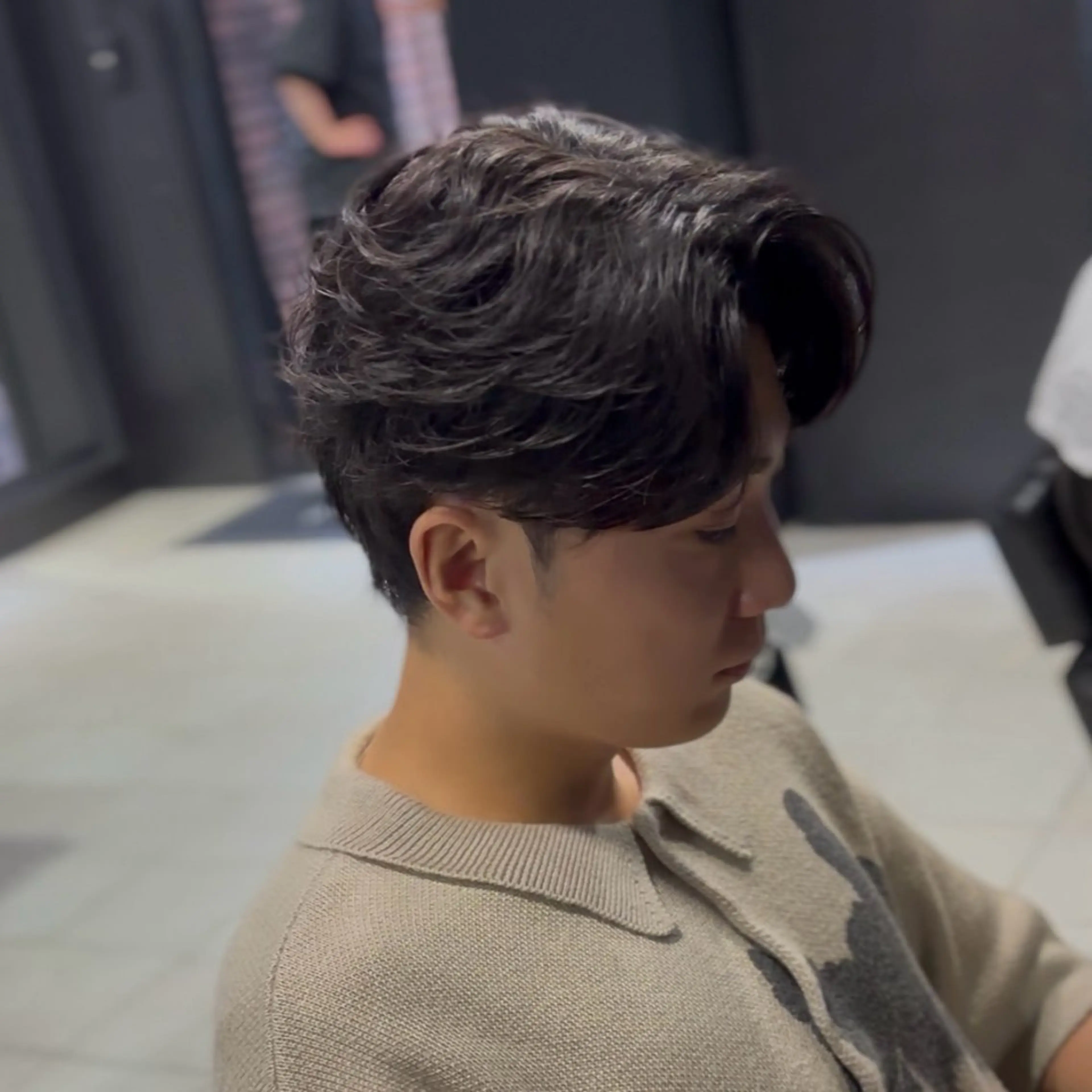 ミディアム パーマ ミディアムパーマ ツイストスパイラルパーマ ニュアンスパーマ スパイラルパーマ ツイストパーマ カット パーマ センターパート支持率 No.1【心斎橋】のヘアスタイル