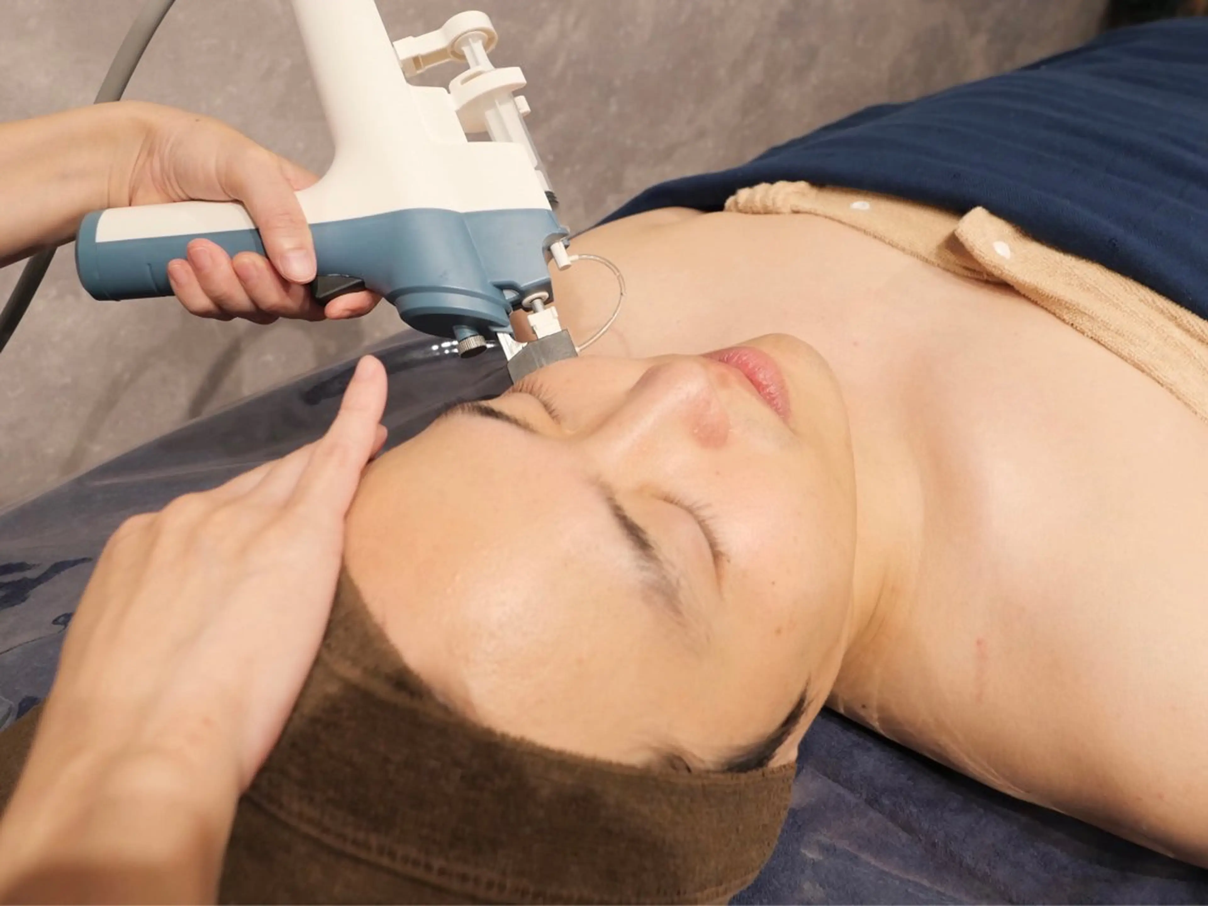 mens《ニキビ/むくみ/美白/シミ/シワ》水光肌トリートメントの写真