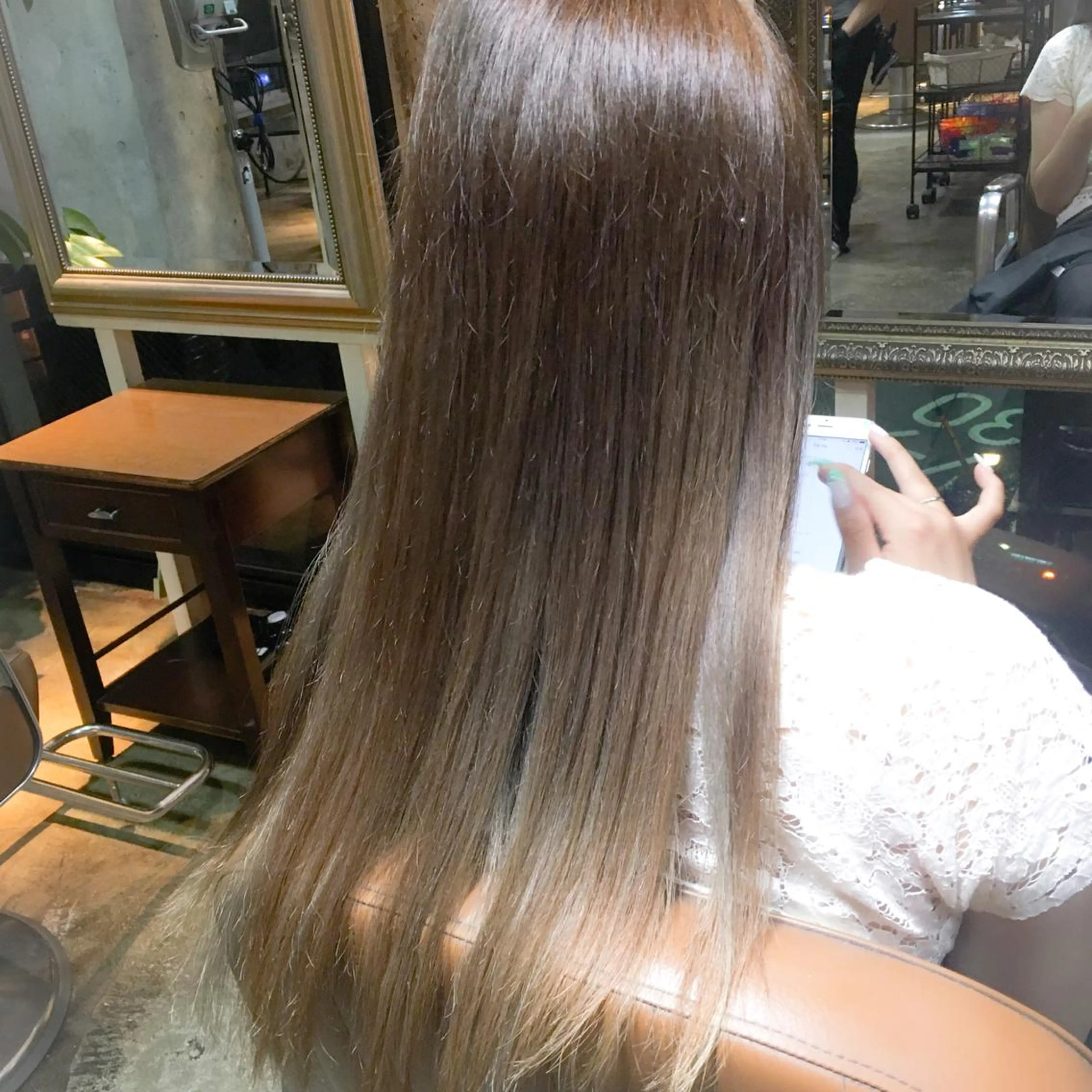 ロング カラー ベージュカラー ダブルカラー グラデーションカラー ミルクティーベージュ 北條 優輝のヘアスタイル