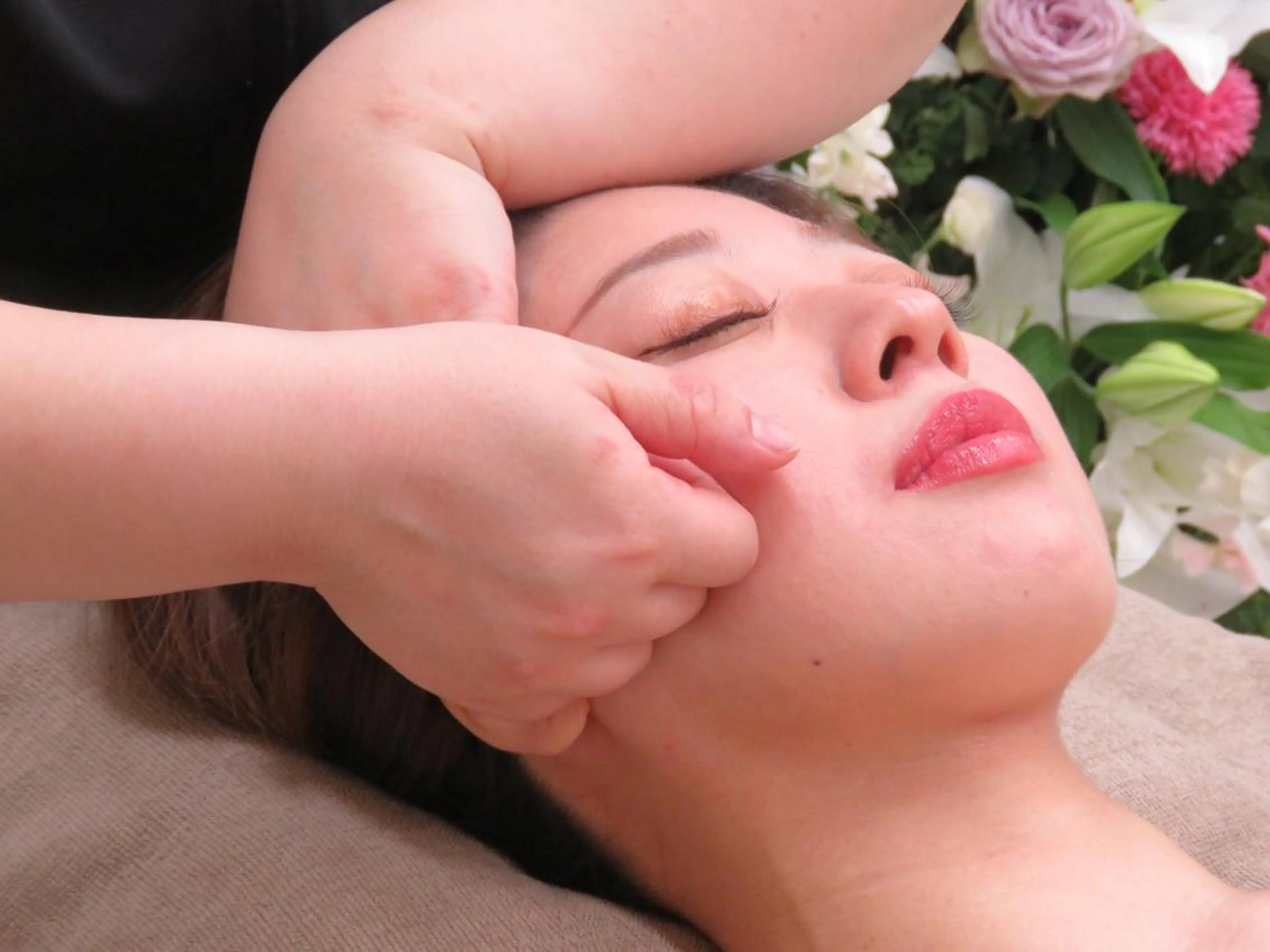 ✨コルギ×フォーカスソニック🌟根本から小顔へ導く本格派施術‼️９０分の写真