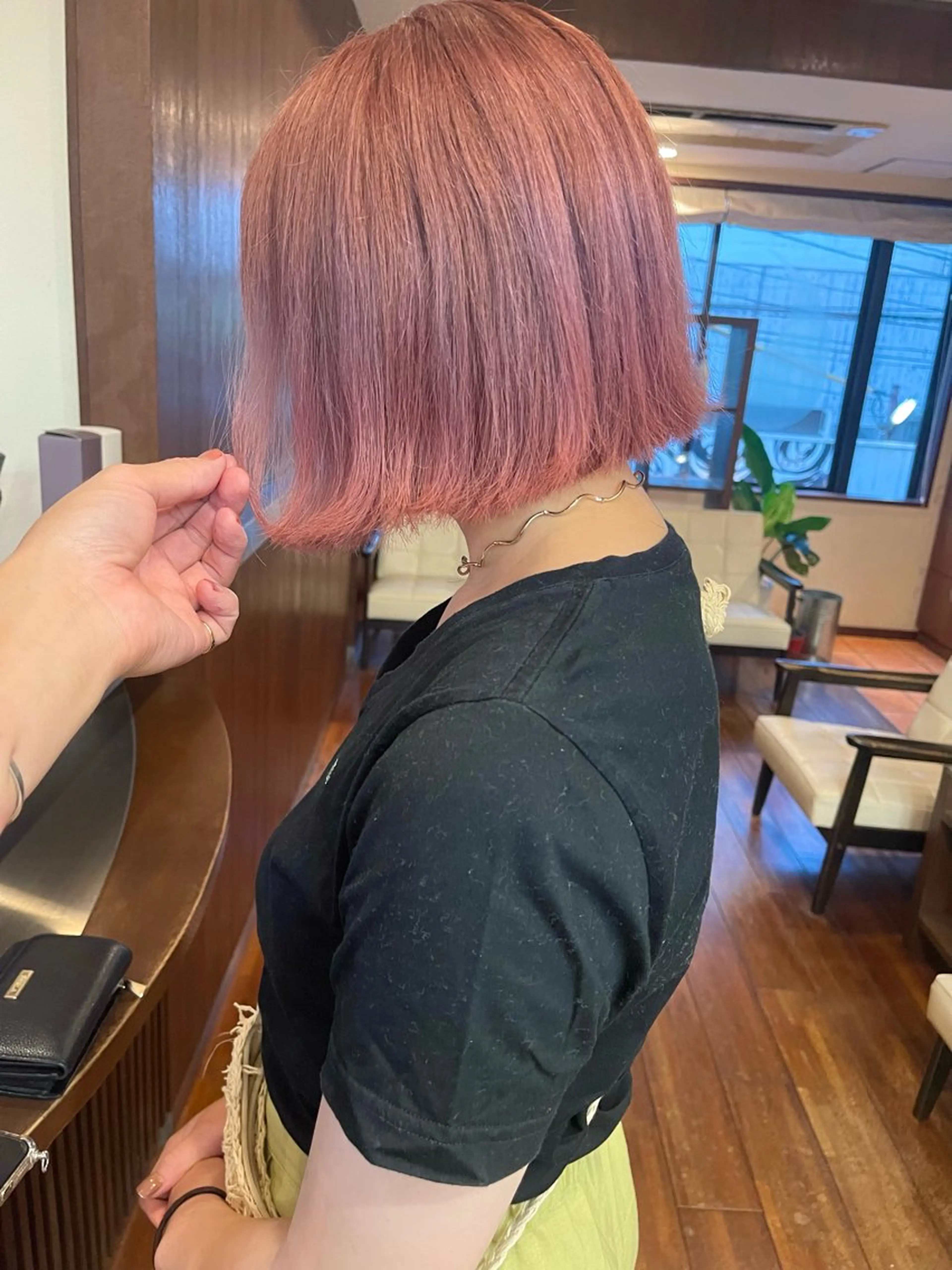 ショート カラー グレージュ ピンクカラー ボブ カット ヘアカラー トリートメント 髪質改善ｶﾗｰ ｹｱﾌﾞﾘｰﾁ/ﾀﾑのヘアスタイル