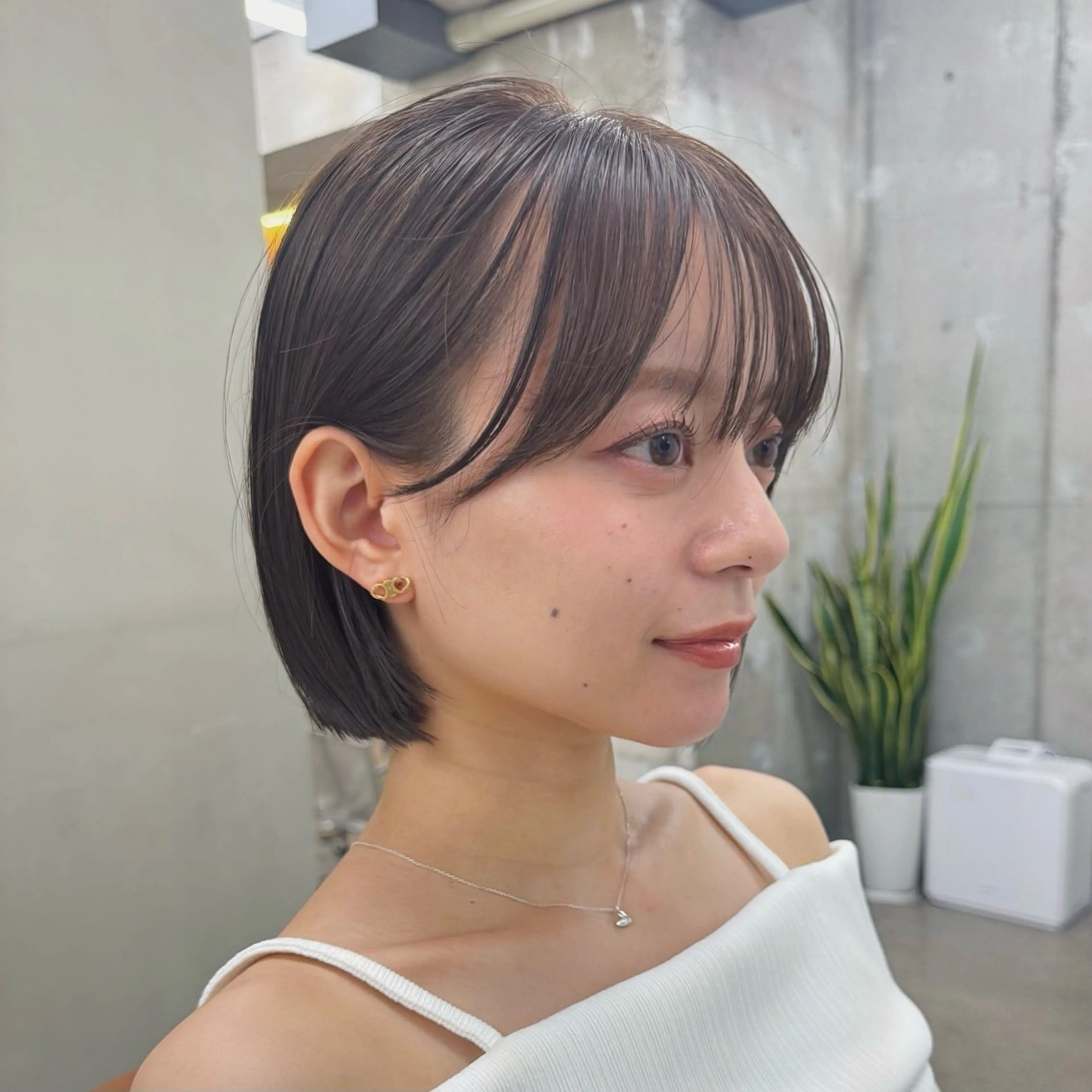 ショート カラー ボブ サイドバング 顔周り/レイヤー/ 透明感/みっきーのヘアスタイル