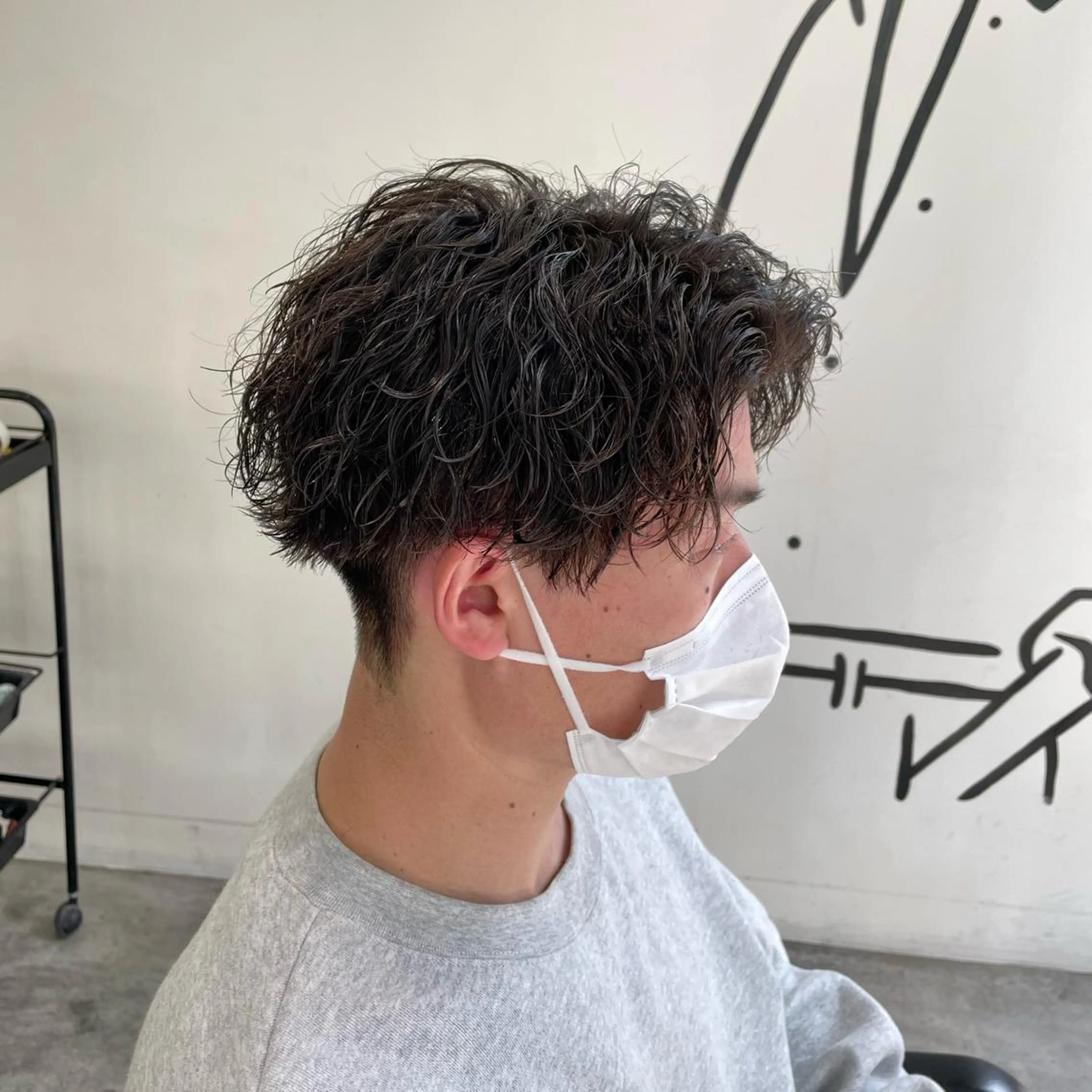 ショート パーマ メンズ センターパート 波巻きパーマ カット パーマ メンズ特化美容師/ 藤戸 椋のヘアスタイル