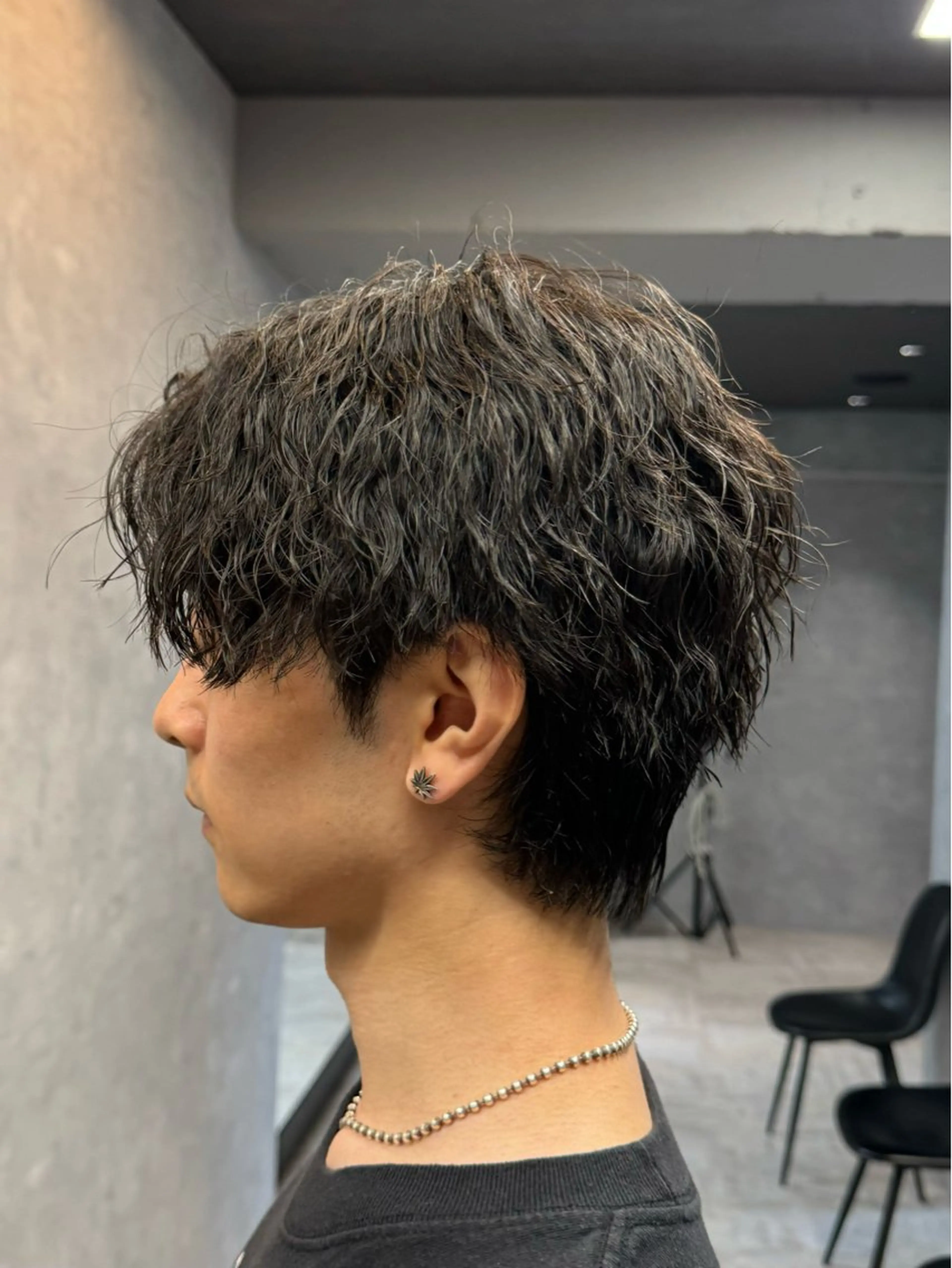 ミディアム パーマ メンズ ミディアムパーマ センターパート メンズパーマ メンズツイストパーマ ツイストスパイラルパーマ ツイストスパイラル/ メンズ特化/中川誠也のヘアスタイル