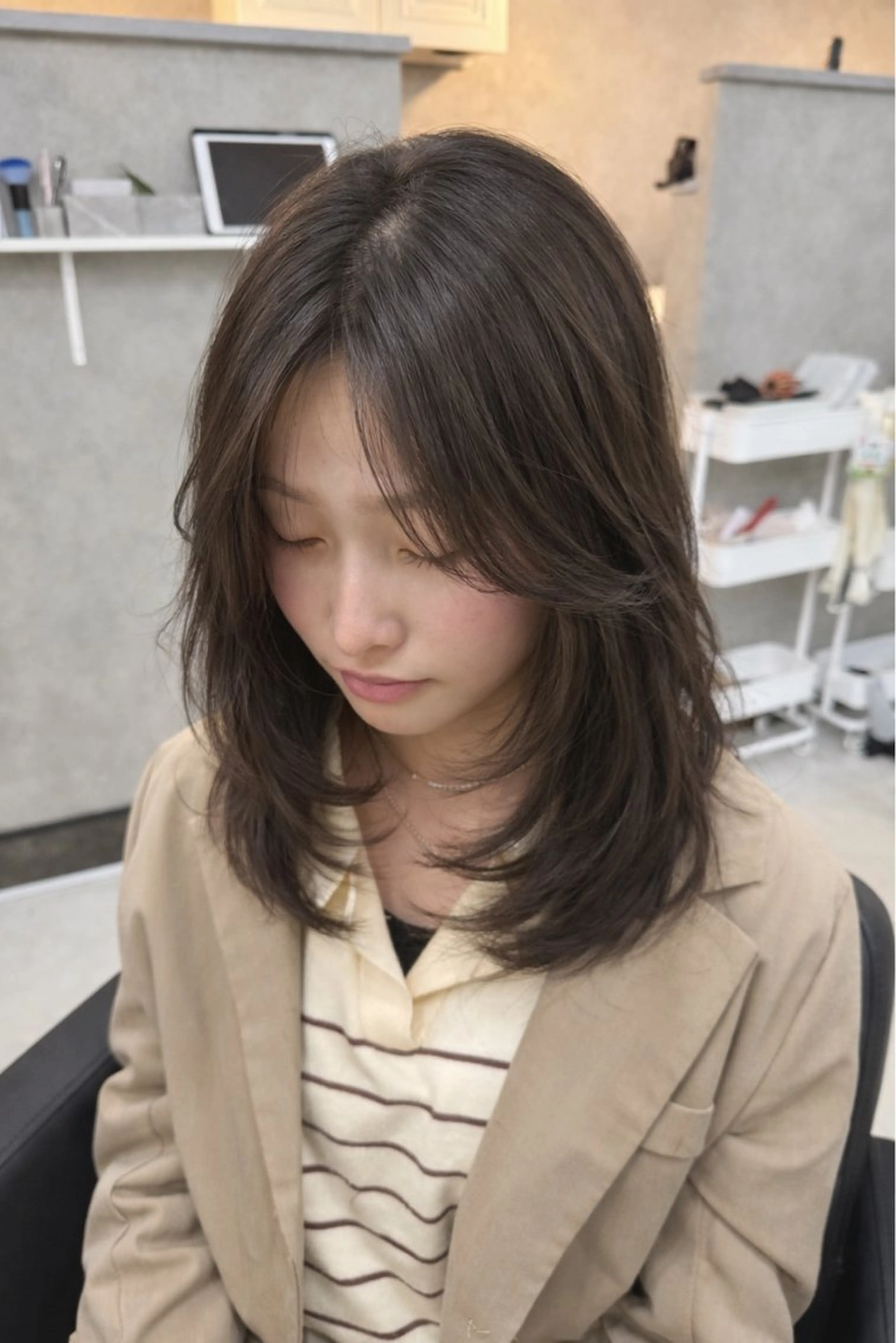 ミディアム ミディアムレイヤー レイヤーカット カット ヘアカラー トリートメント ヘアセット MAHO/透明感カラ ー/髪質改善🍒のヘアスタイル