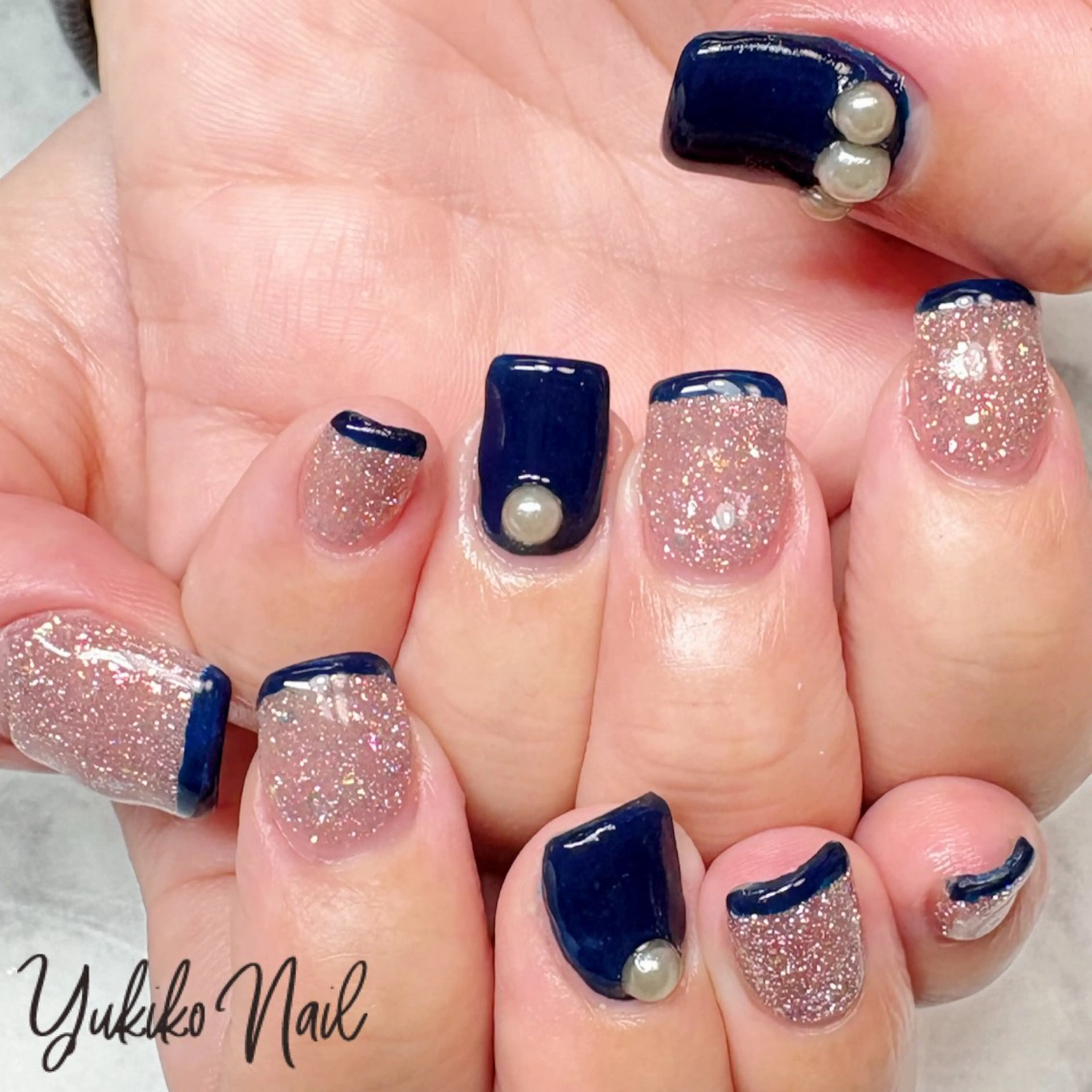 ネイル フラッシュネイル フレンチネイル キラキラネイル ネイビー ハンドネイル ユキコ ネイルのネイルデザイン