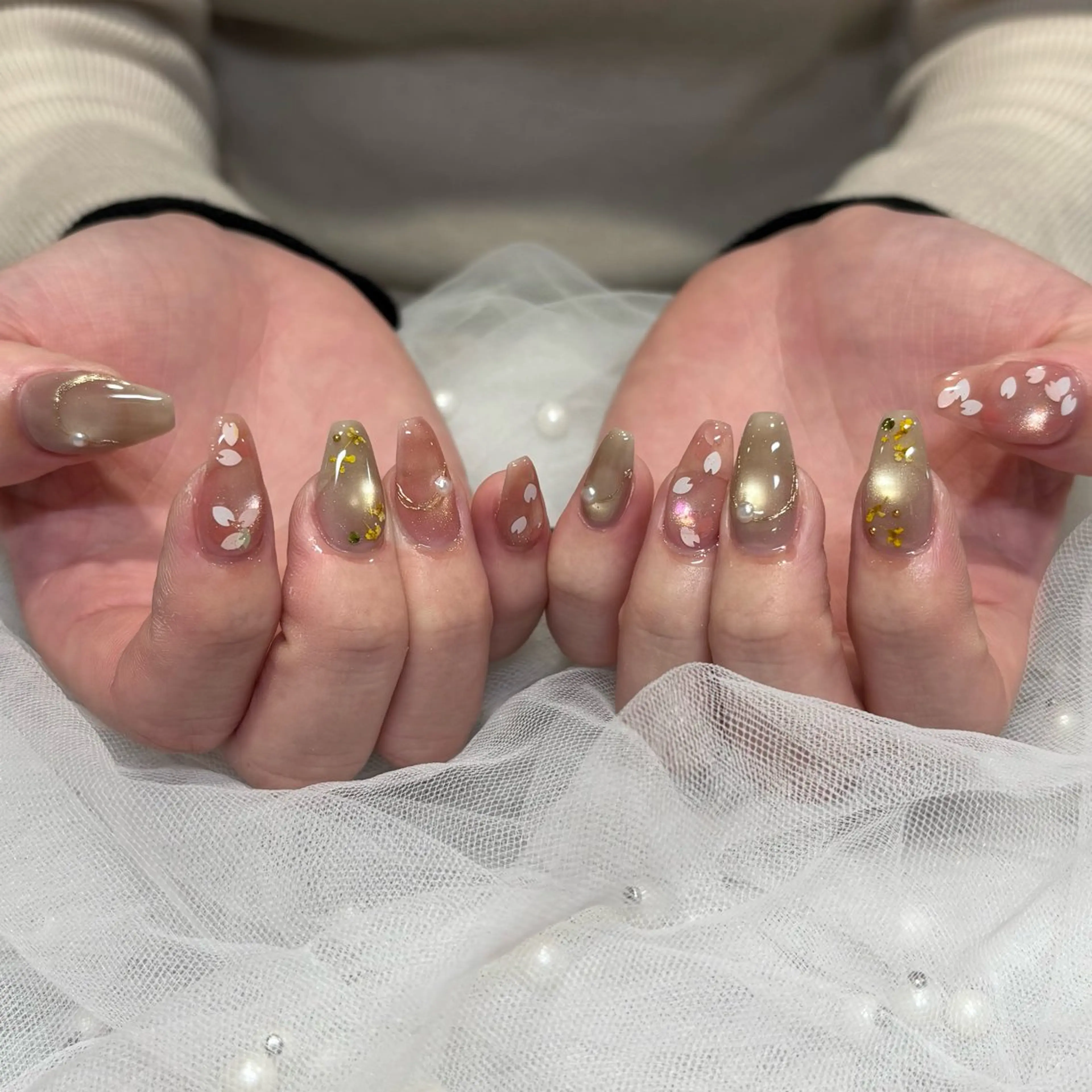 ネイル 卒業式 春ネイル 黄色 ハンドネイル 荒巻 めいのネイルデザイン