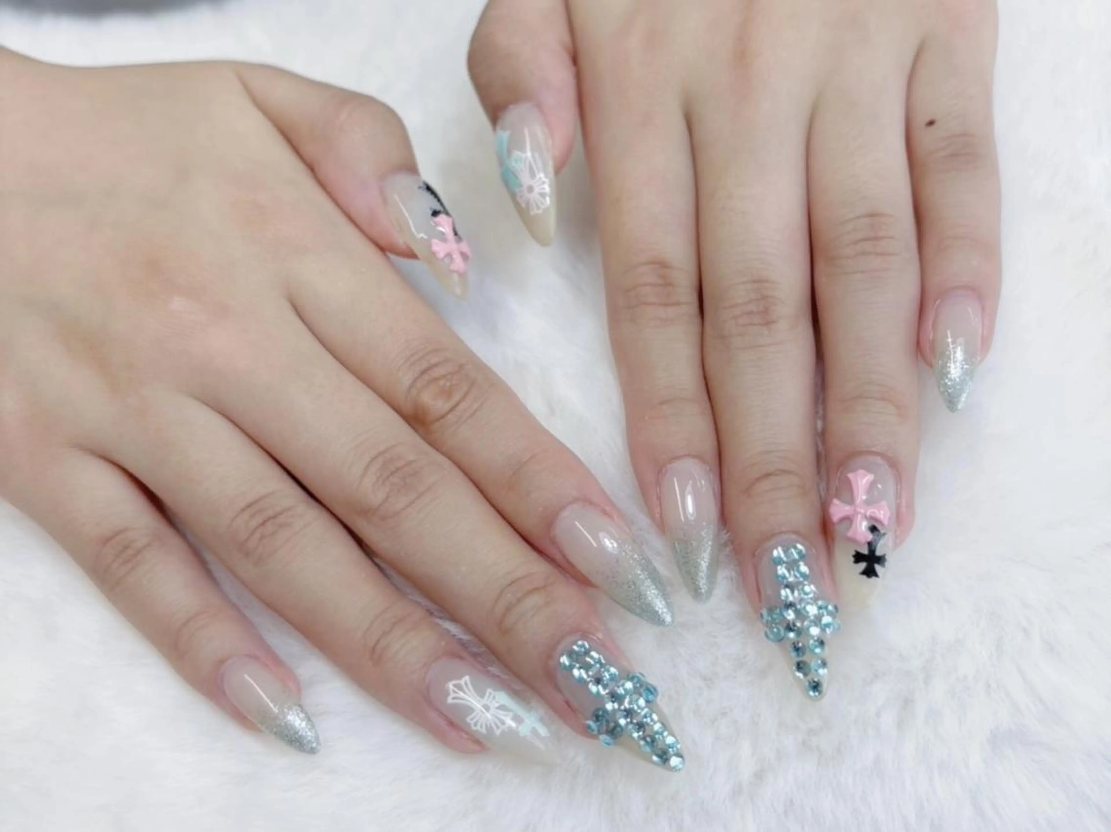 ネイル チークネイル フレンチネイル キラキラネイル 韓国ネイル ワンホンネイル ハンドネイル koto‎ネイル 大宮店のネイルデザイン