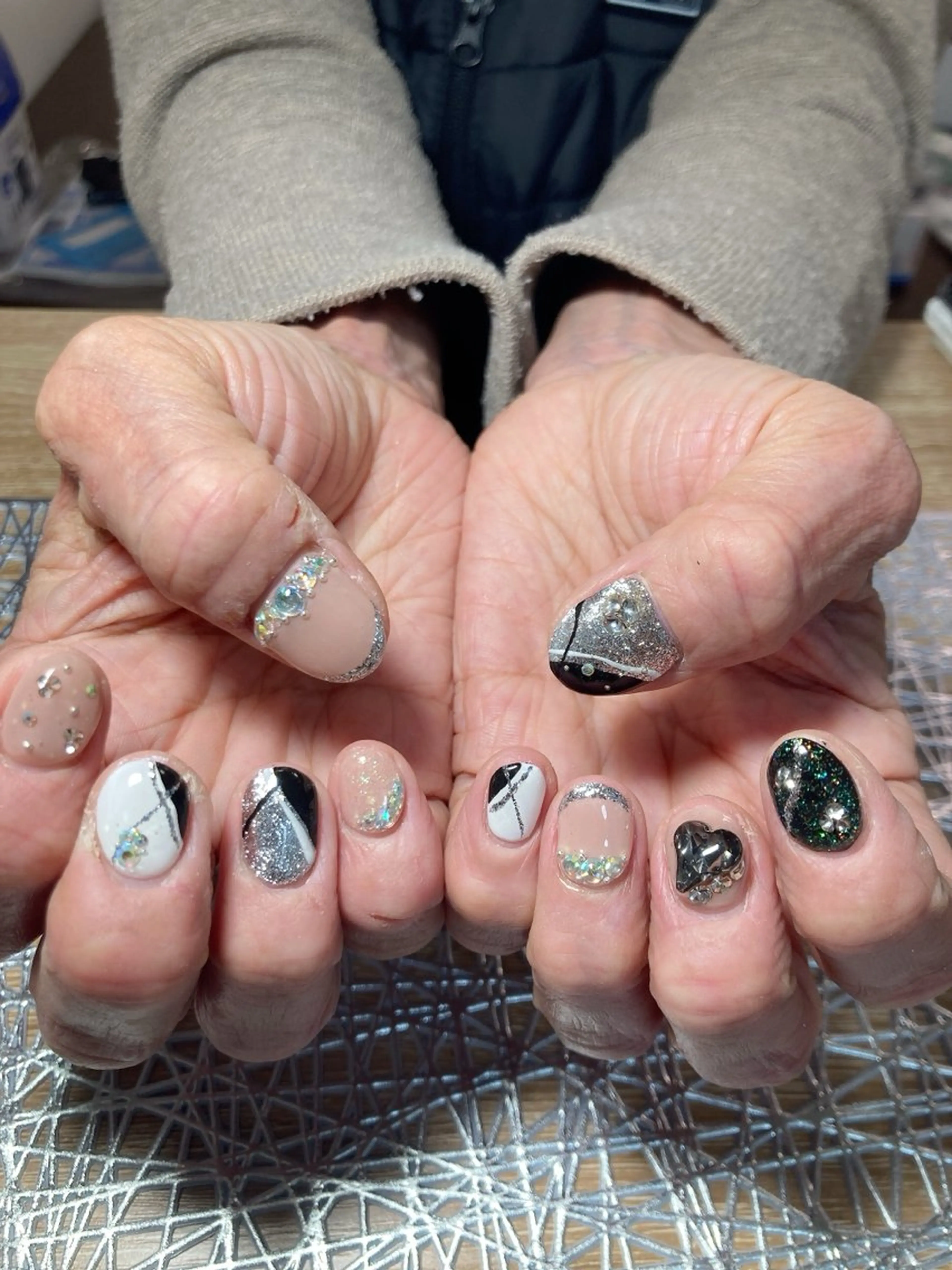 ネイル ECLAT エクラ所属・寺山 千鶴のネイルデザイン