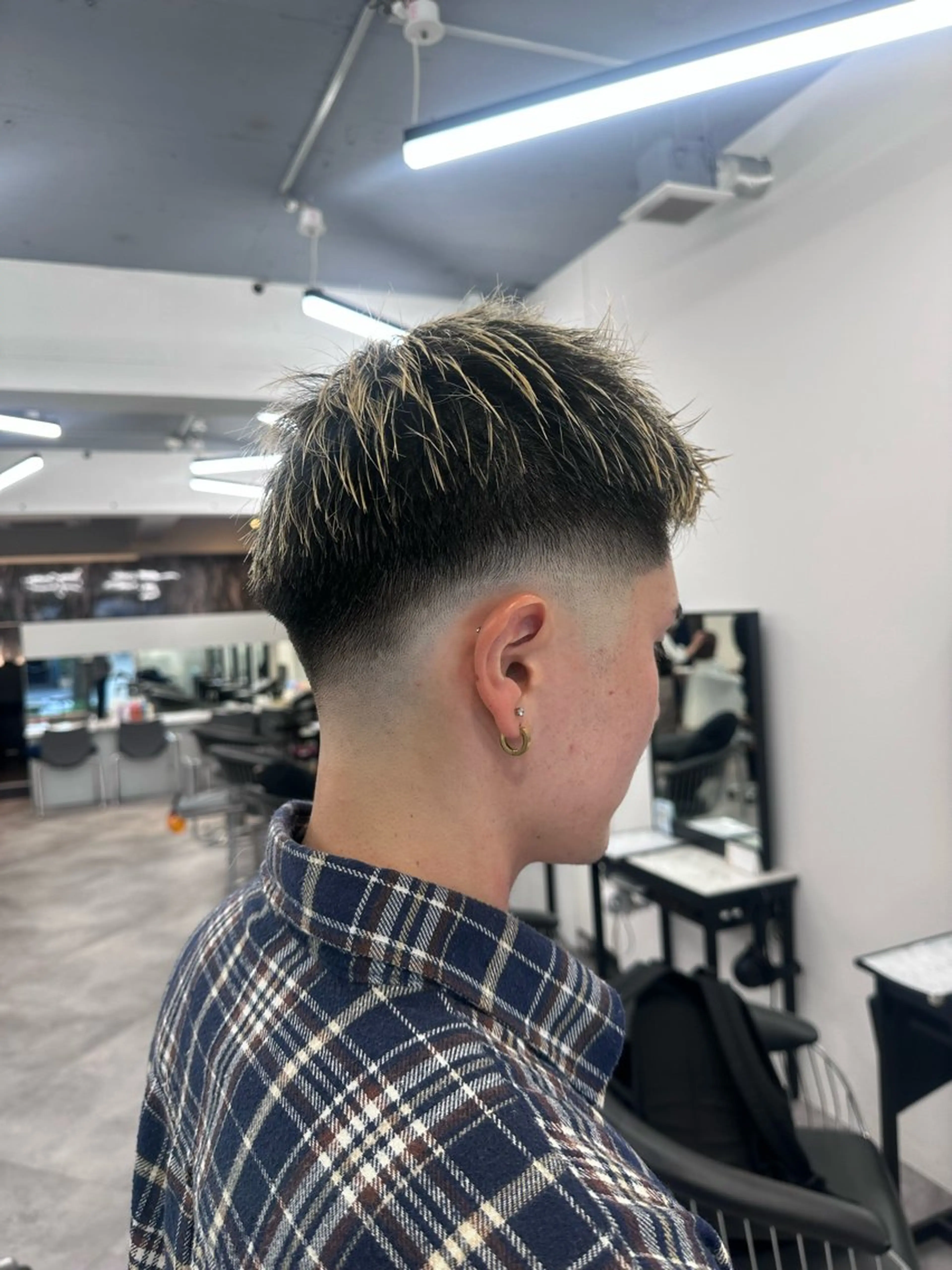 メンズ ✨️デザインカラー AIRI✨のヘアスタイル