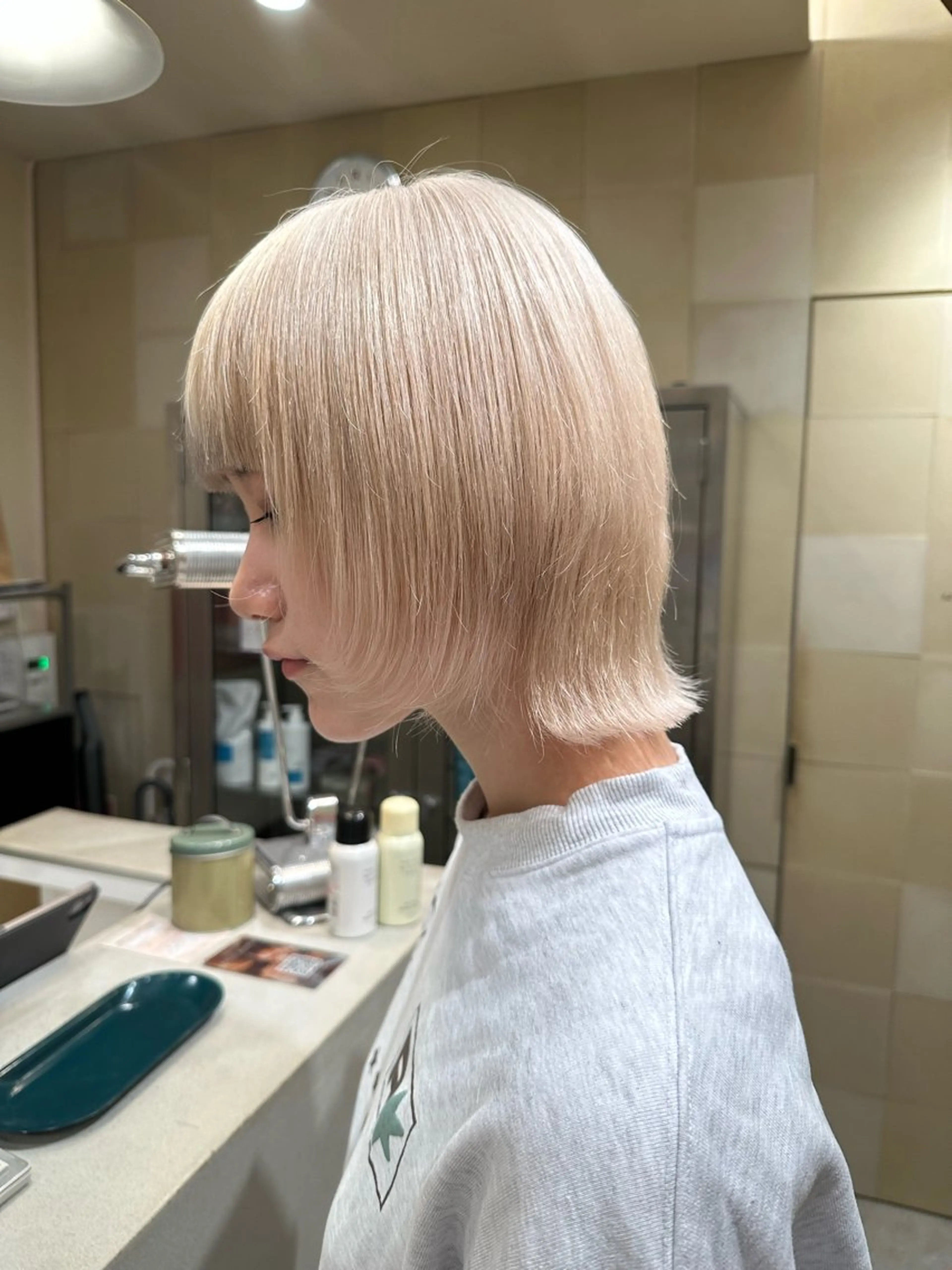 ショート カラー ベージュカラー ホワイトベージュ SALOWIN  梅田茶屋町店所属・梅田/ベージュカラー /ブリーチカラーのヘアスタイル