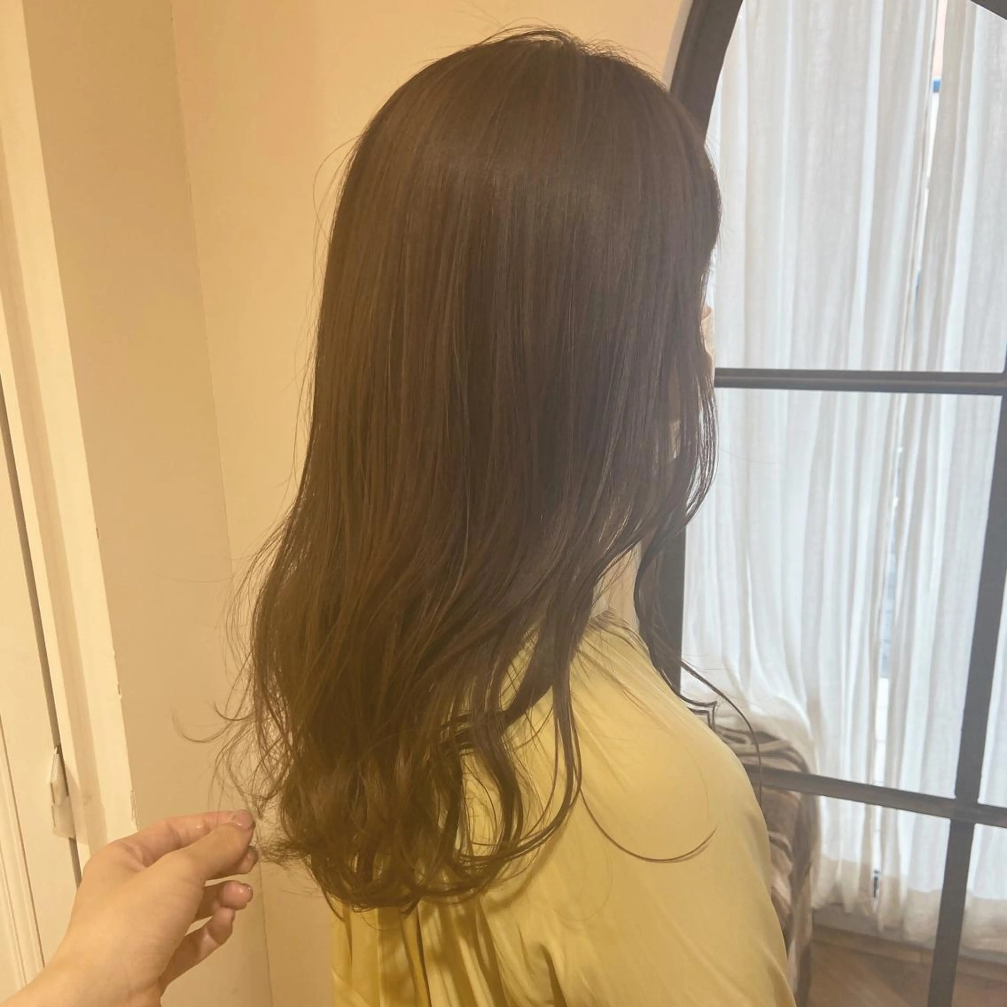 ミディアム 峯 志帆のヘアスタイル