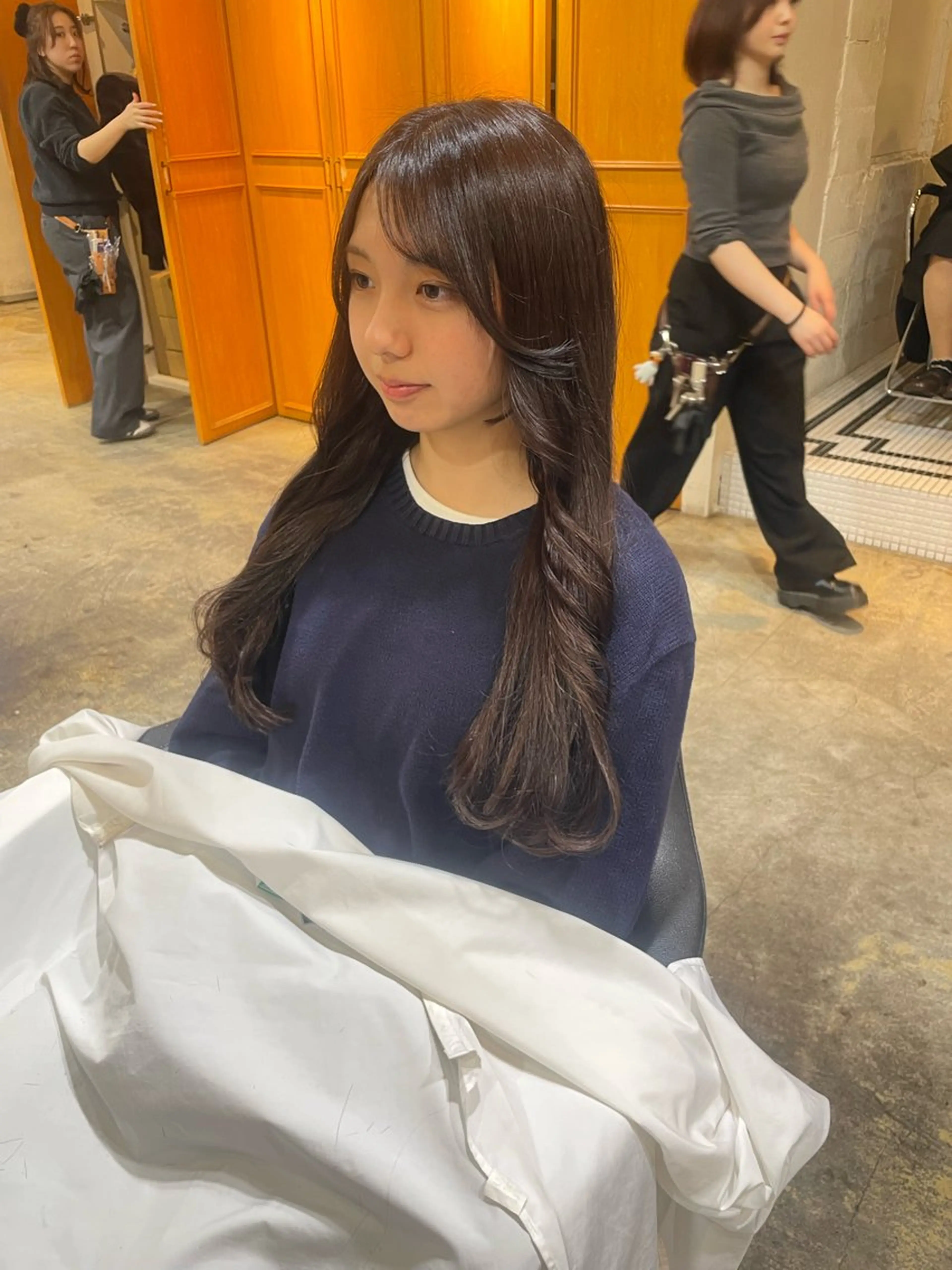 ロング カラー ブラウンカラー ダークブラウン カット ヘアカラー トリートメント MIOベージュカラー 柔らかいカラーのヘアスタイル