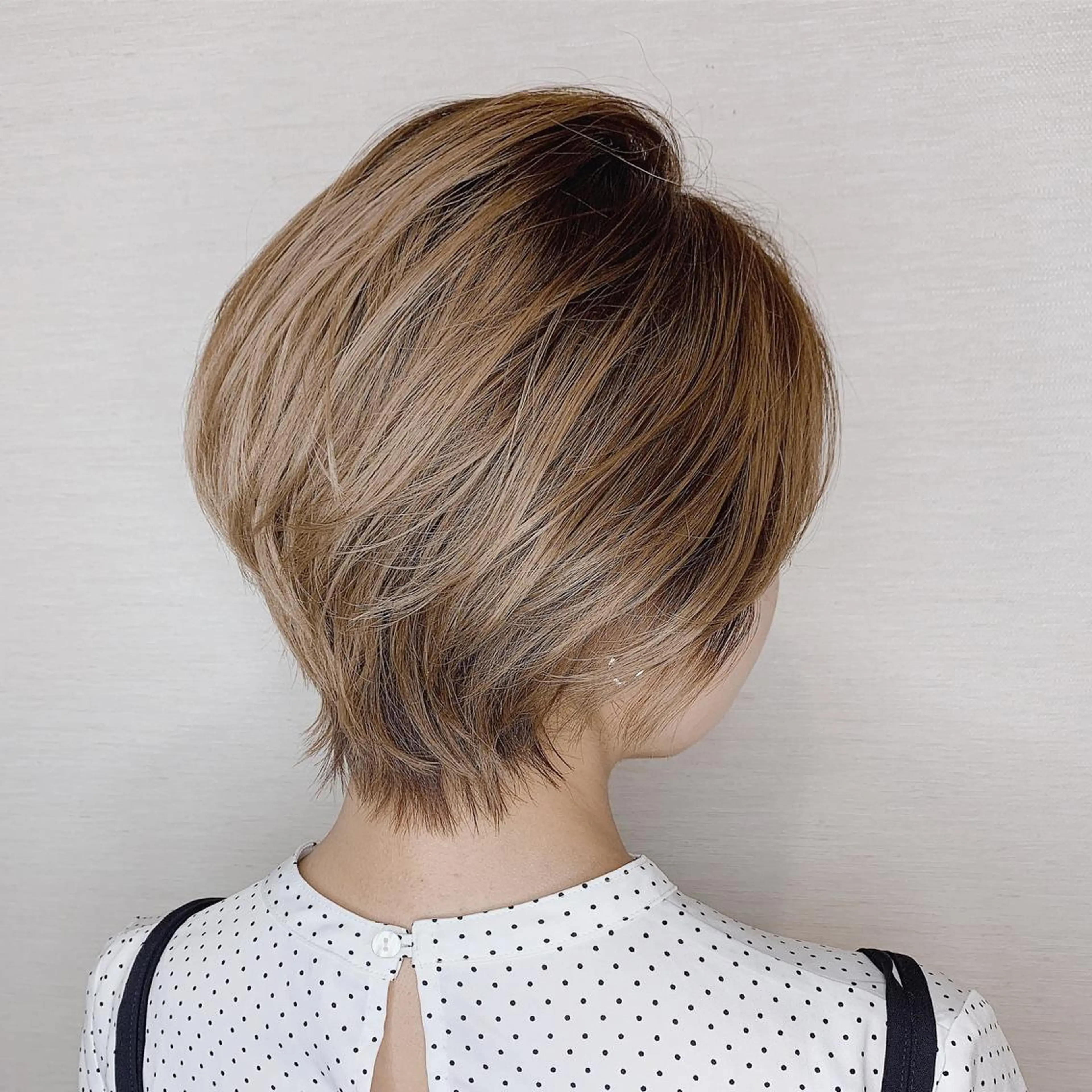 ショート ブリーチなしダブル/ レイヤーカット 小棹のヘアスタイル