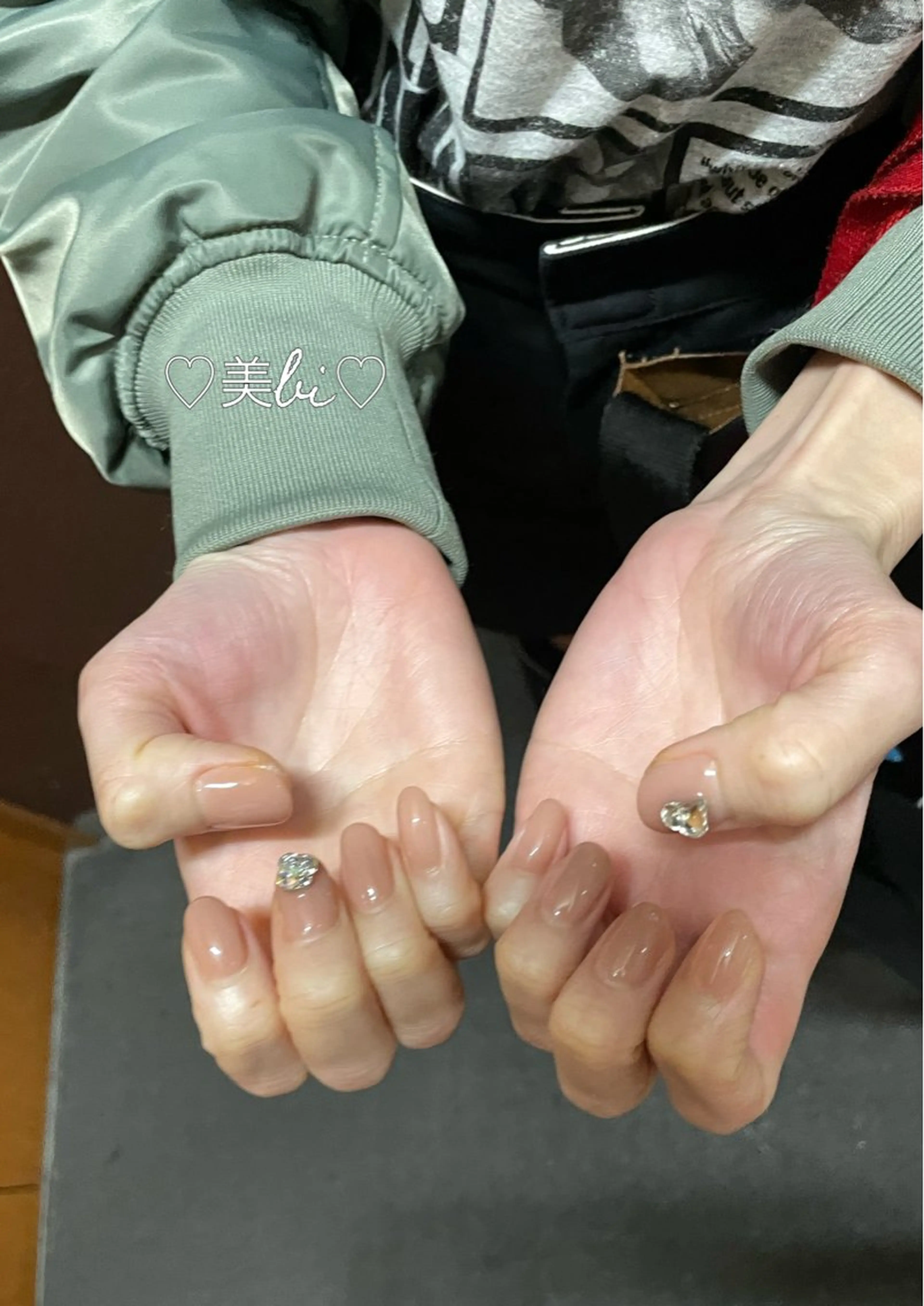 ネイル アートネイル フラッシュネイル ラメ(グリッター) ワンカラーネイル シルバー ハンドネイル ハンドケア ♡Bivi♡自爪に 優しいネイルサロンのネイルデザイン