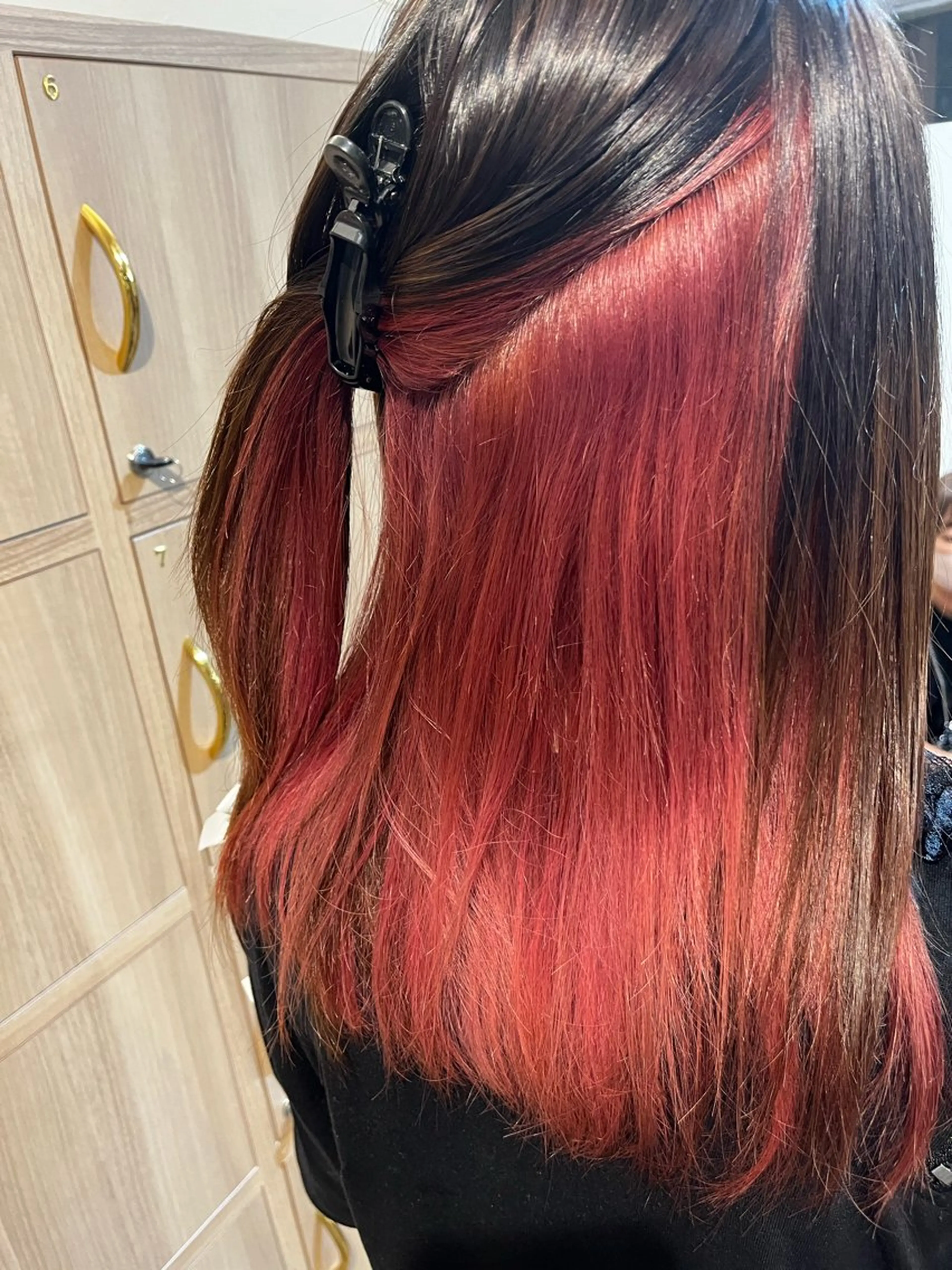 セミロング カラー メンズ メンズブリーチ メンズインナーカラー ブリーチ ケアブリーチ インナーカラー 臺 佳連のヘアスタイル