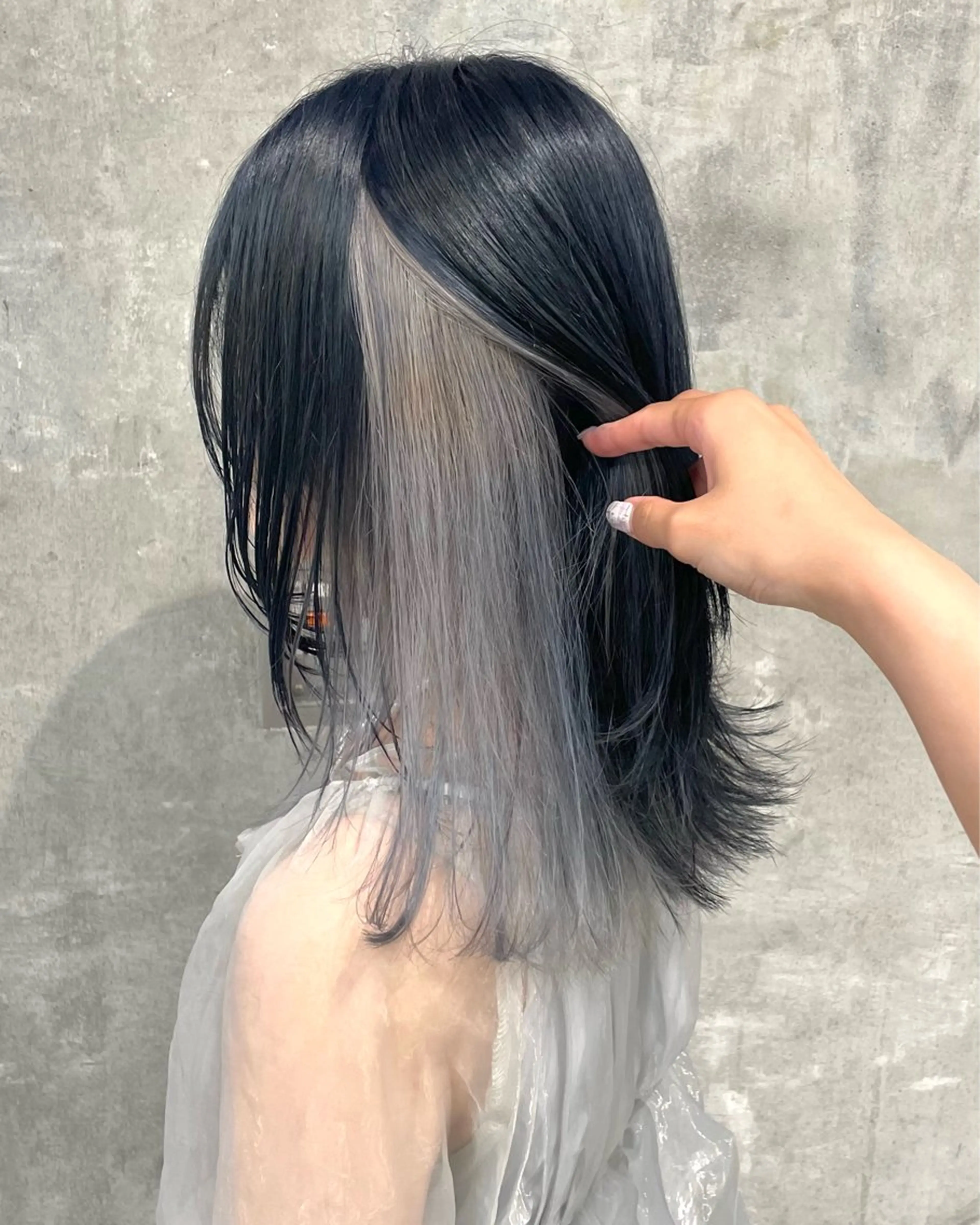 セミロング カラー ヘアカラー 透明感カラー×ヘア アレンジ🪽しおりのヘアスタイル