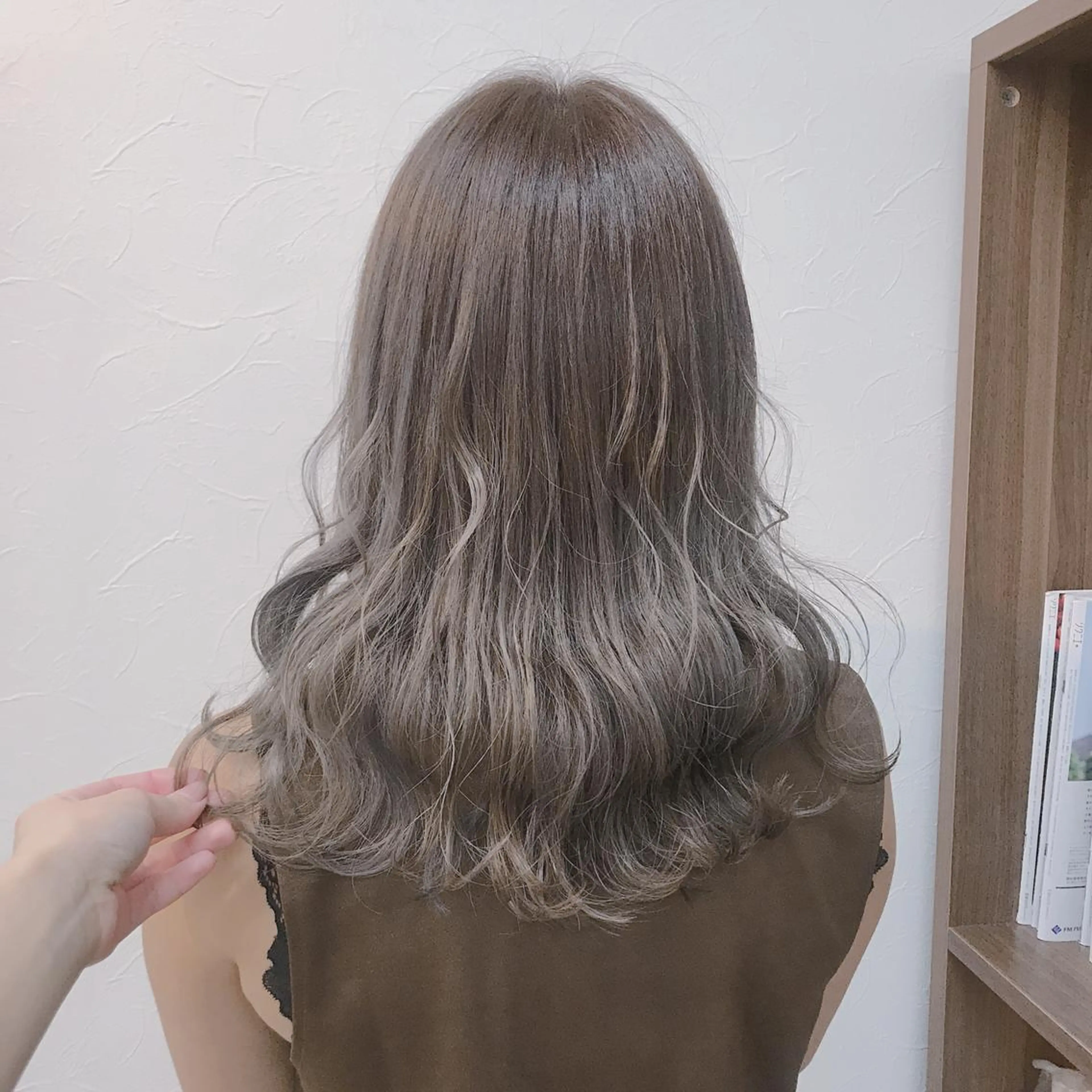 セミロング カラー グラデーションカラー グレージュ beauty: beast 大名店のヘアスタイル