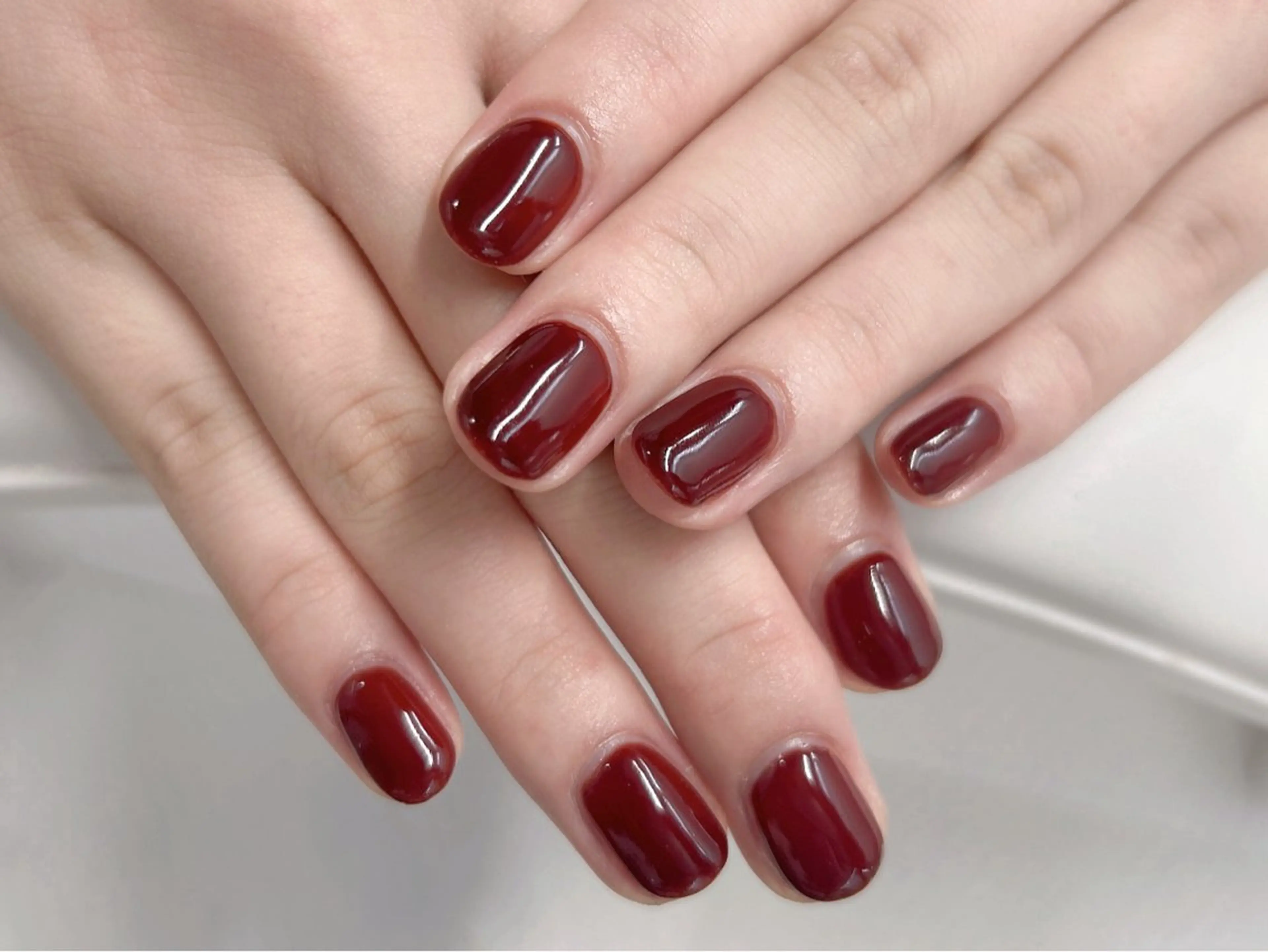 ネイル ボルドー ブラウン 桜ネイル ワンカラーネイル ショートネイル ハンドネイル Forca total studio所属・Forca Airaのネイルデザイン