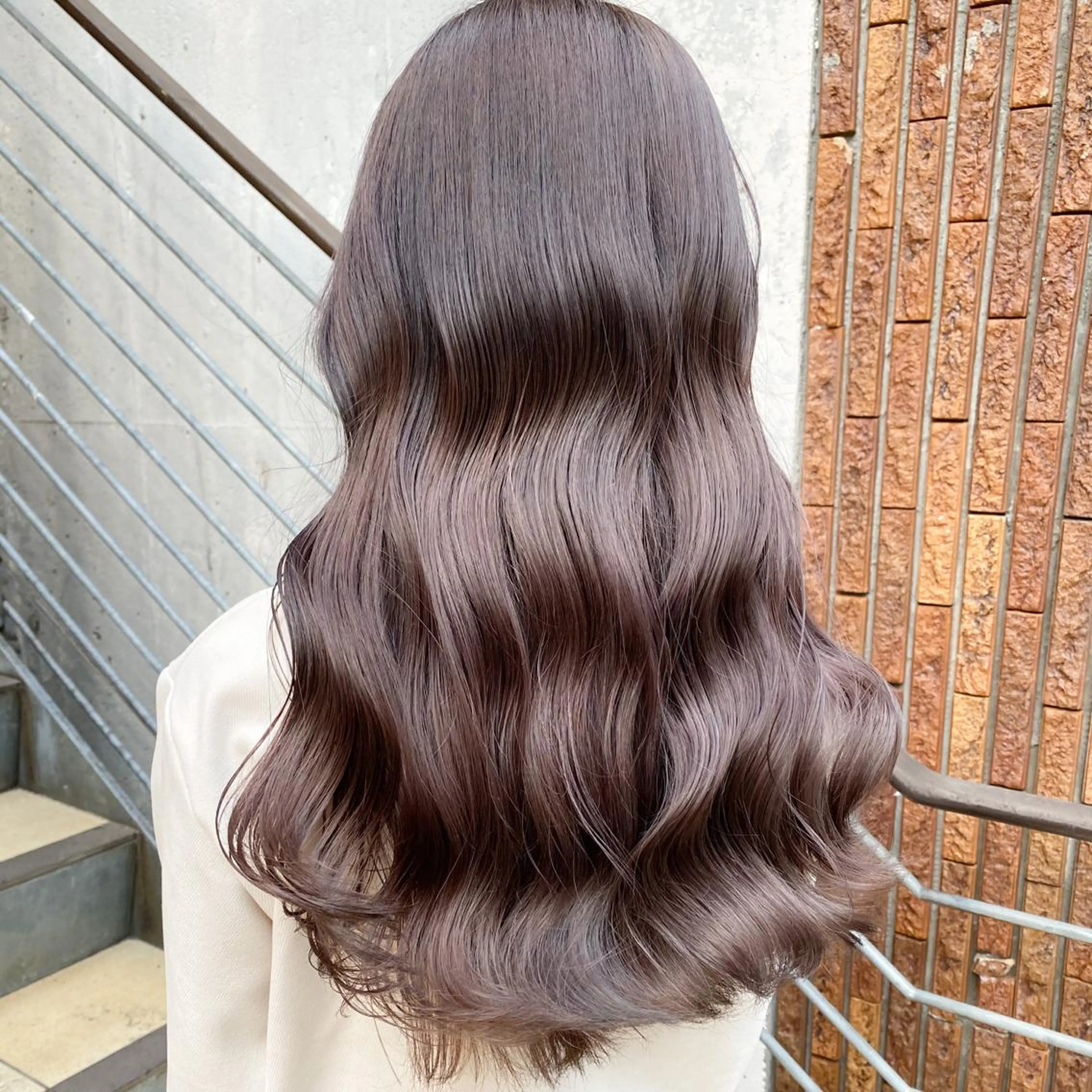 ロング カラー ベージュカラー ブリーチ 透明感カラー ハイトーンカラー ハイトーンベージュ ness ネスのヘアスタイル