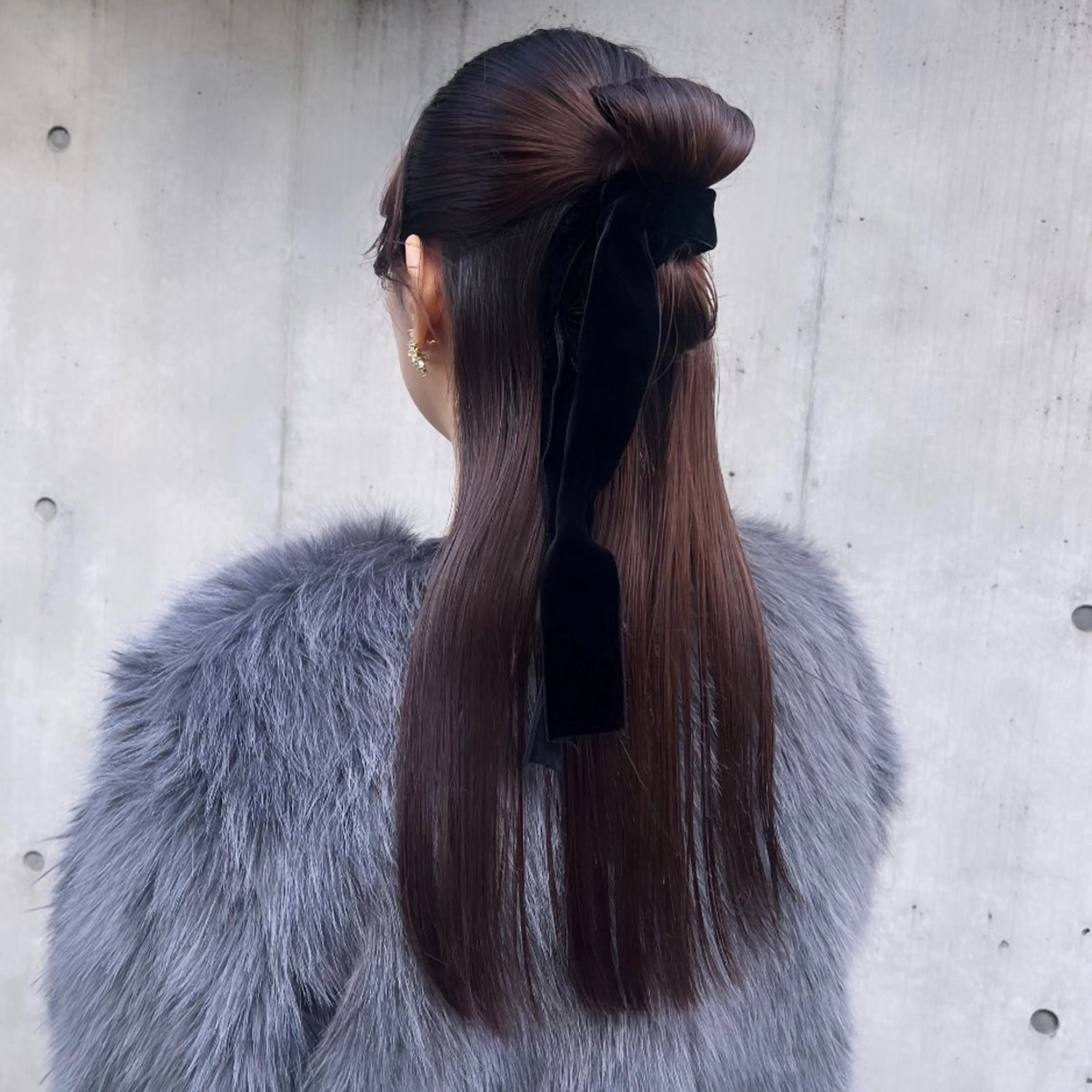 セミロング ヘアアレンジ 結婚式・ブライダル ヘアカラー ヘアセット カジュアルを女っぽく 𝗮𝘆𝗮𝗰𝗼のヘアスタイル