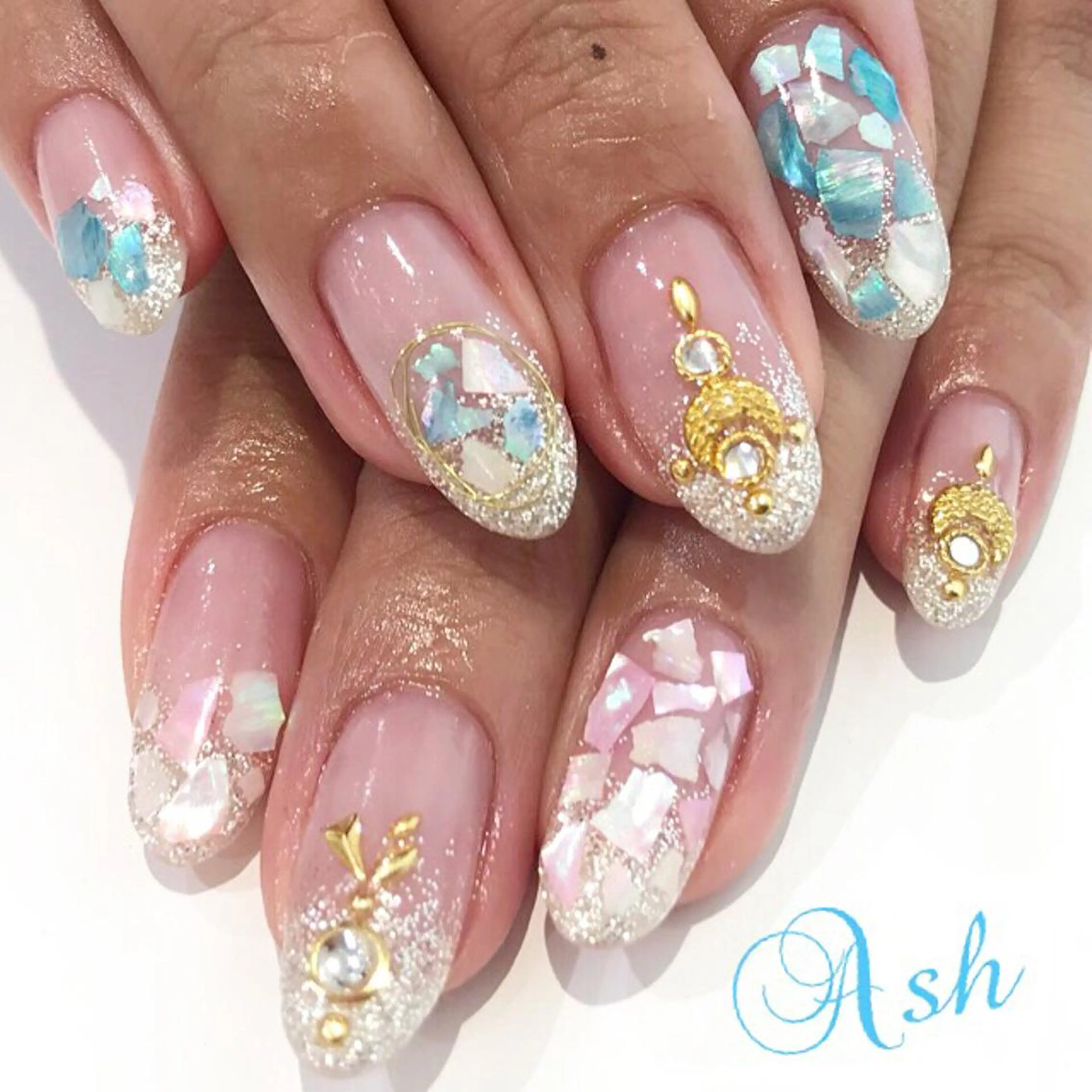 ネイル グラデーション ラメ(グリッター) ラメグラデーション ハンドネイル 🩵NORIKO 上品ネイルが得意🩵のネイルデザイン