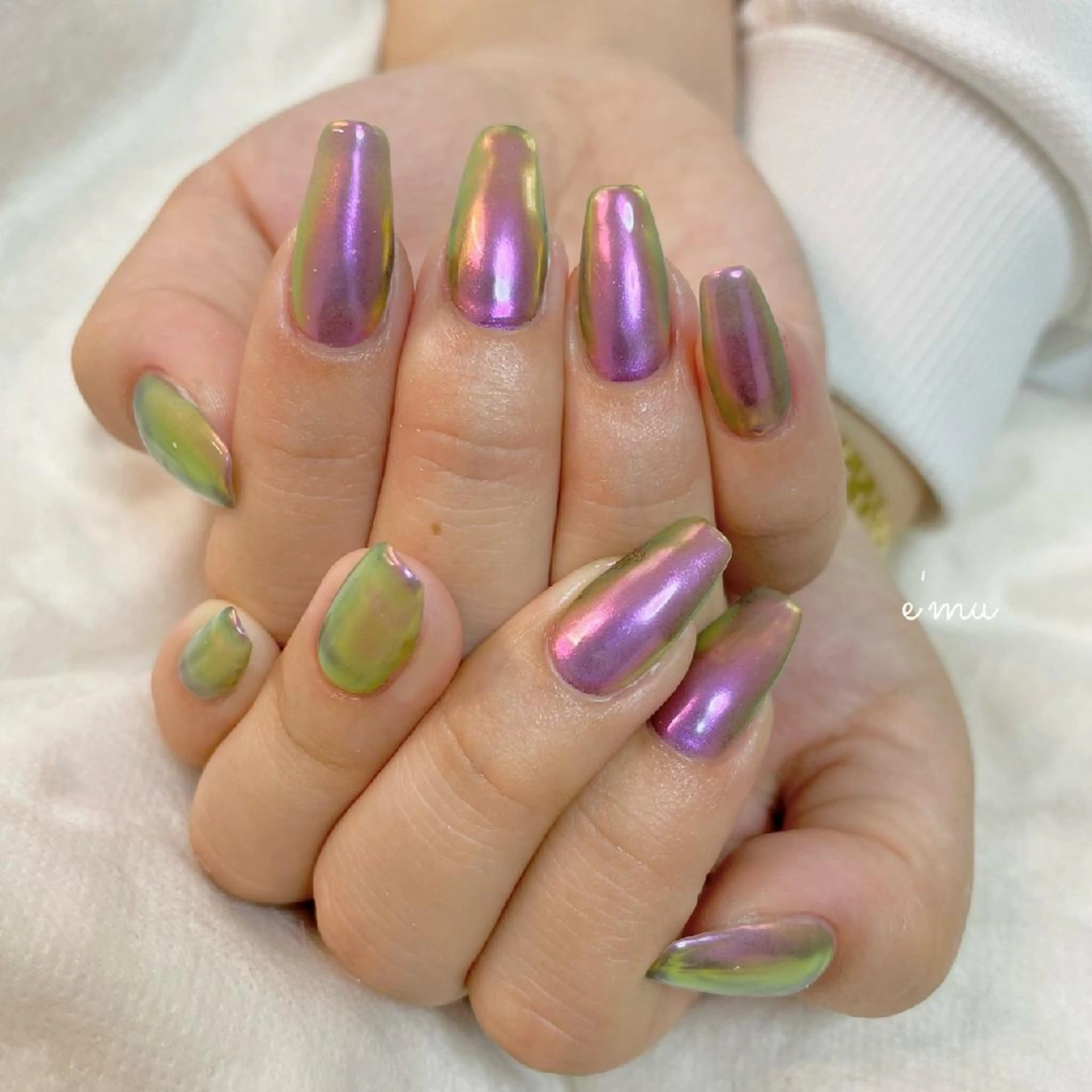 ネイル オーロラネイル ワンカラーネイル ハンドネイル nail salon e'mu💐のネイルデザイン