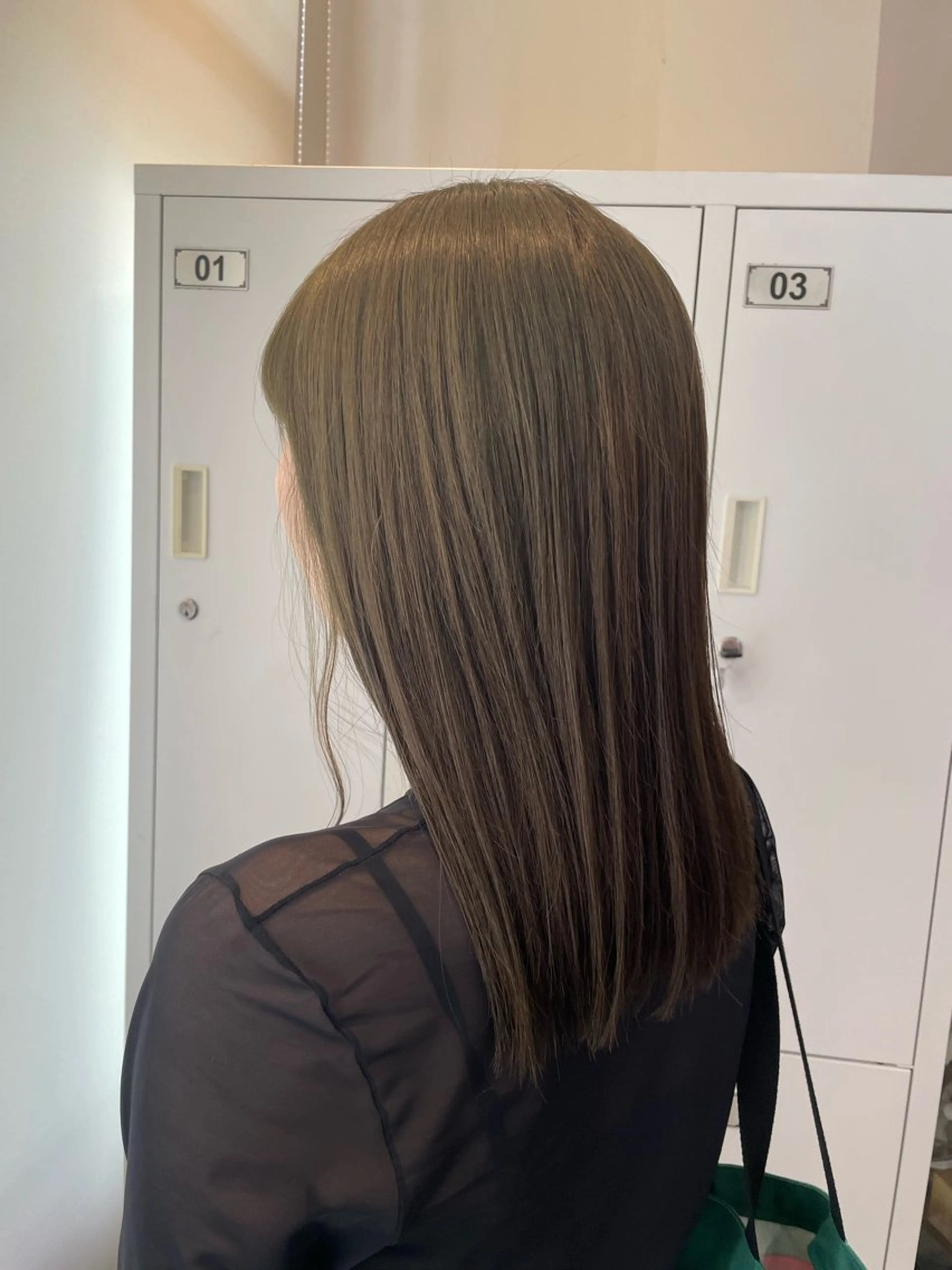 セミロング カラー みやした もあのヘアスタイル