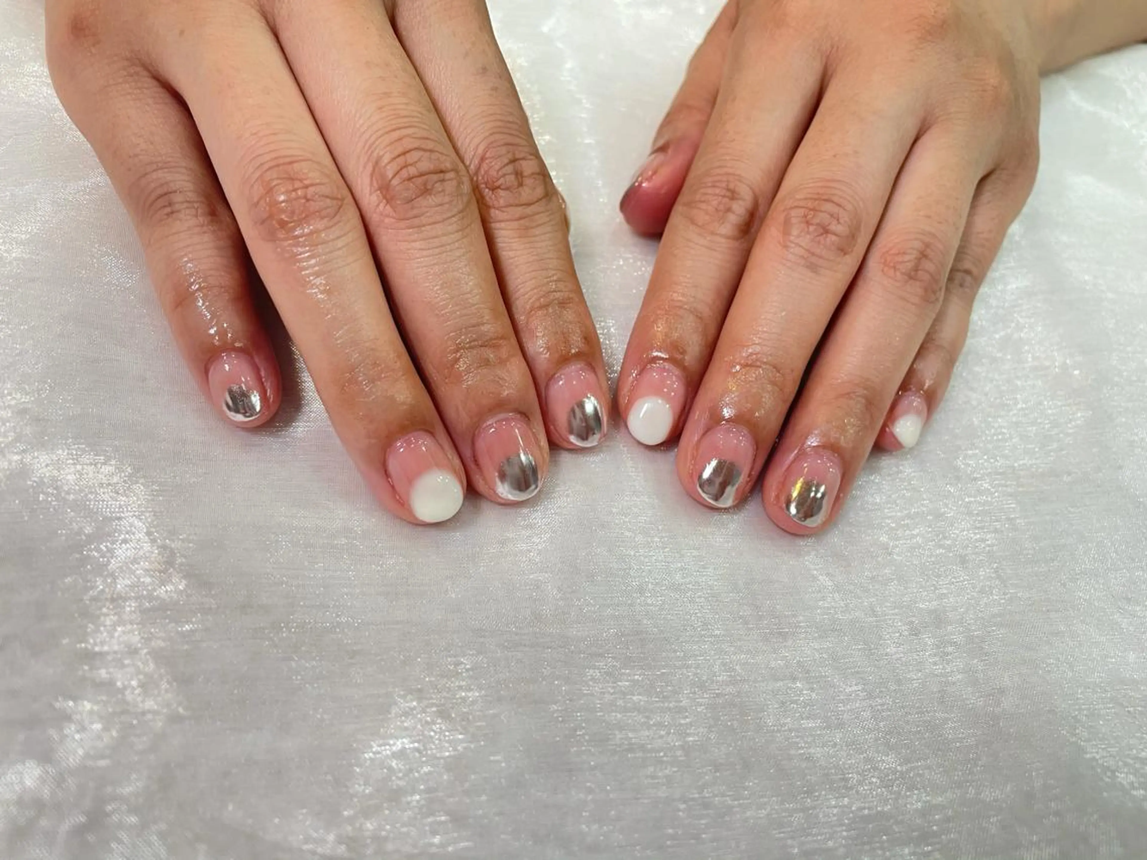 ネイル ハンドネイル ハンドケア R'well所属・はばすみれ🎀ﾈｲﾙ 光ﾌｪｲｼｬﾙ ﾍｱのネイルデザイン