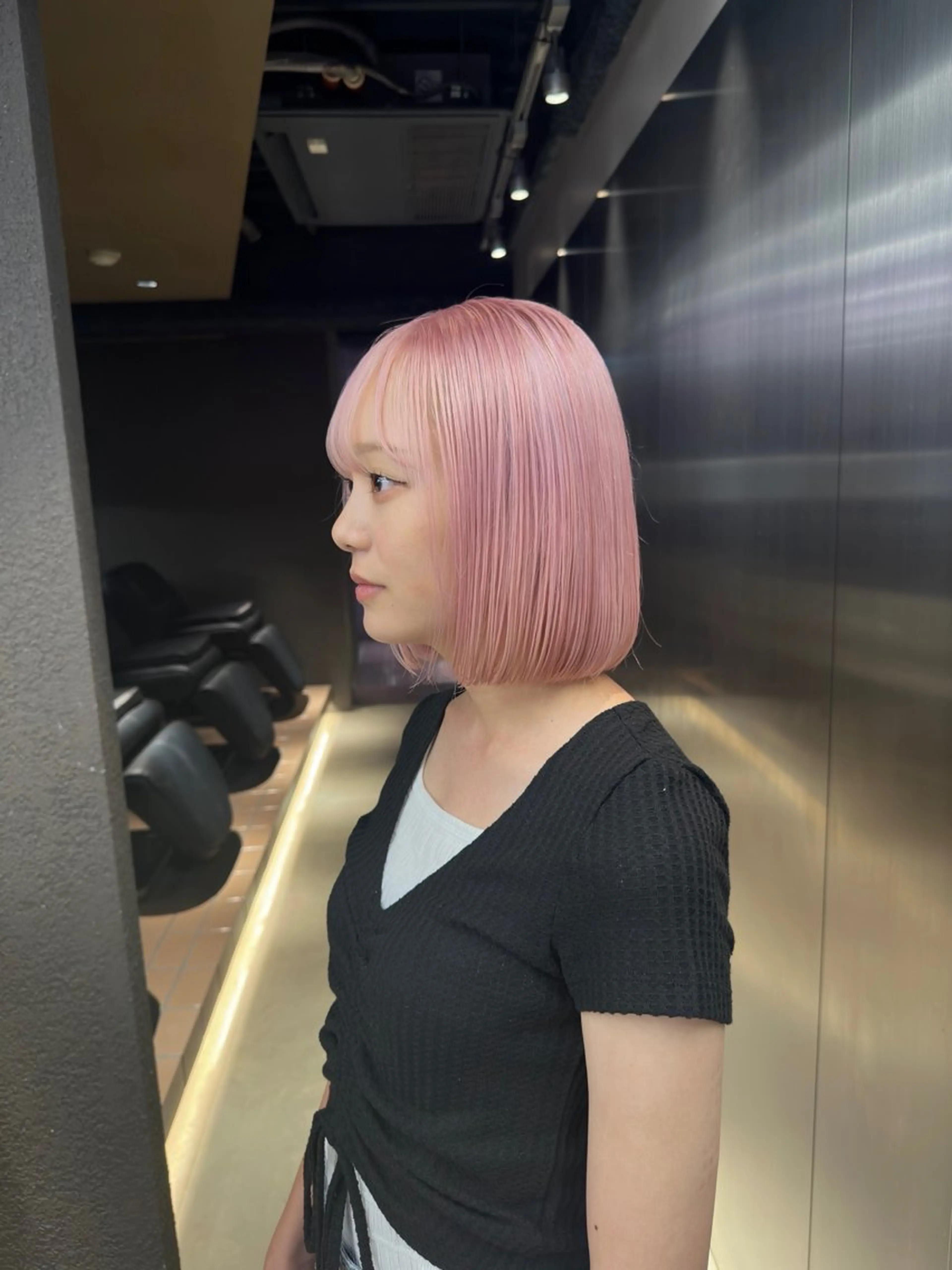 ショート カラー ピンクカラー ホワイトピンク カット ヘアカラー トリートメント 鈴木/ミルクティー/ ブリーチ/ボブ/のヘアスタイル