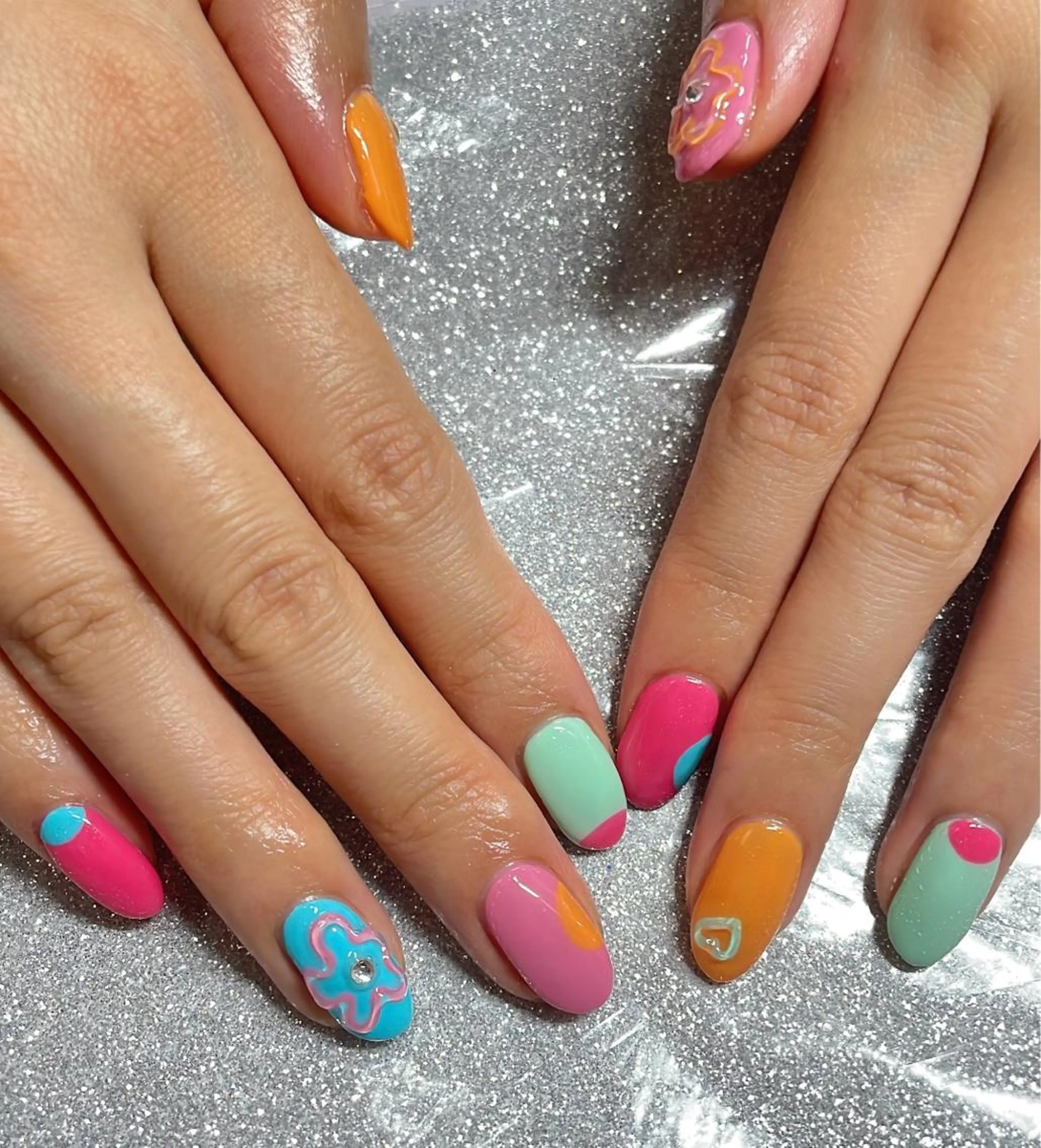 ネイル ハンドネイル VIERU 🌈🎀💖のネイルデザイン