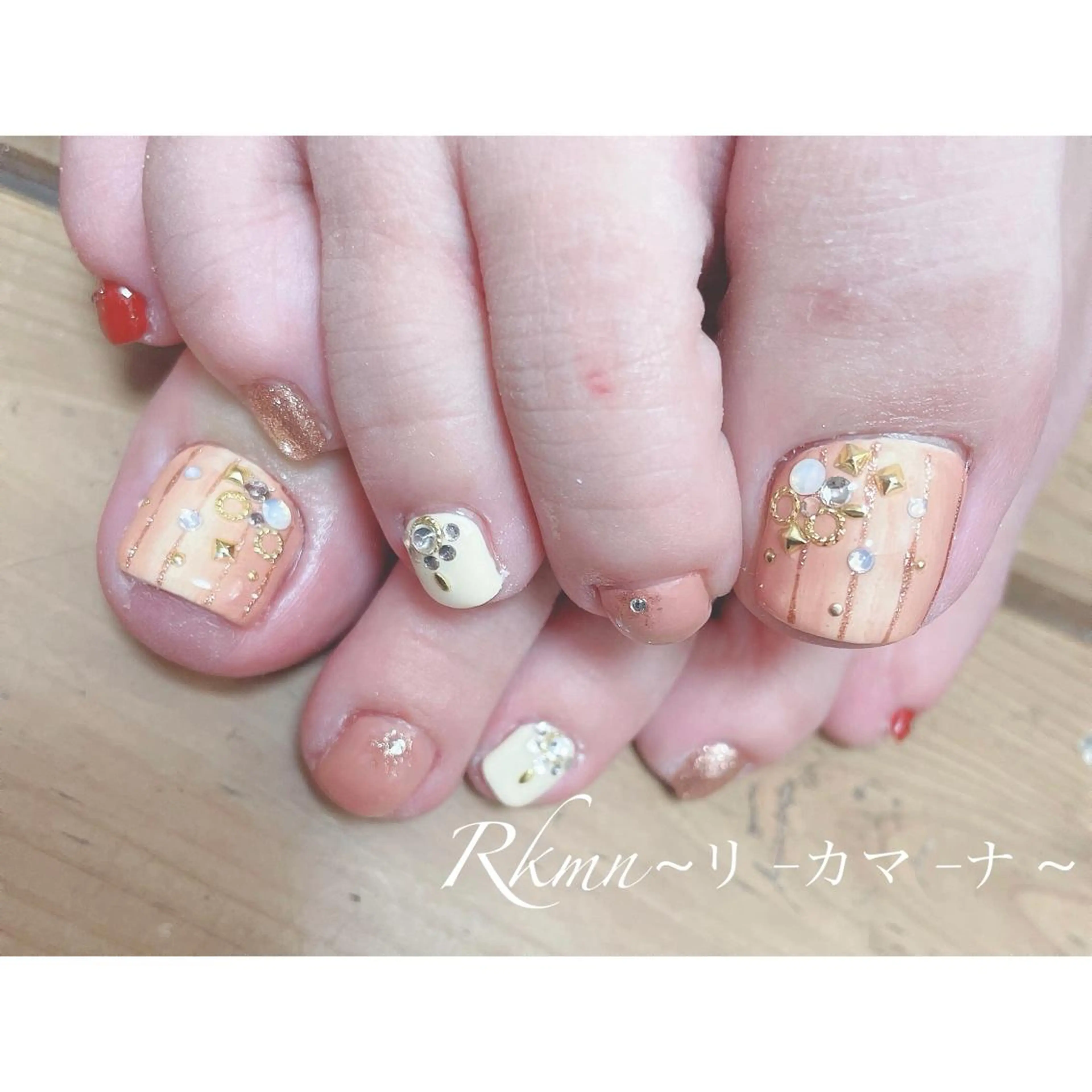 ネイル アートネイル フットネイル フレンチネイル ジェルネイル グラデーション ハンドネイル フットネイル ハンドケア Rkmn ~リ-カマ-ナ~のネイルデザイン