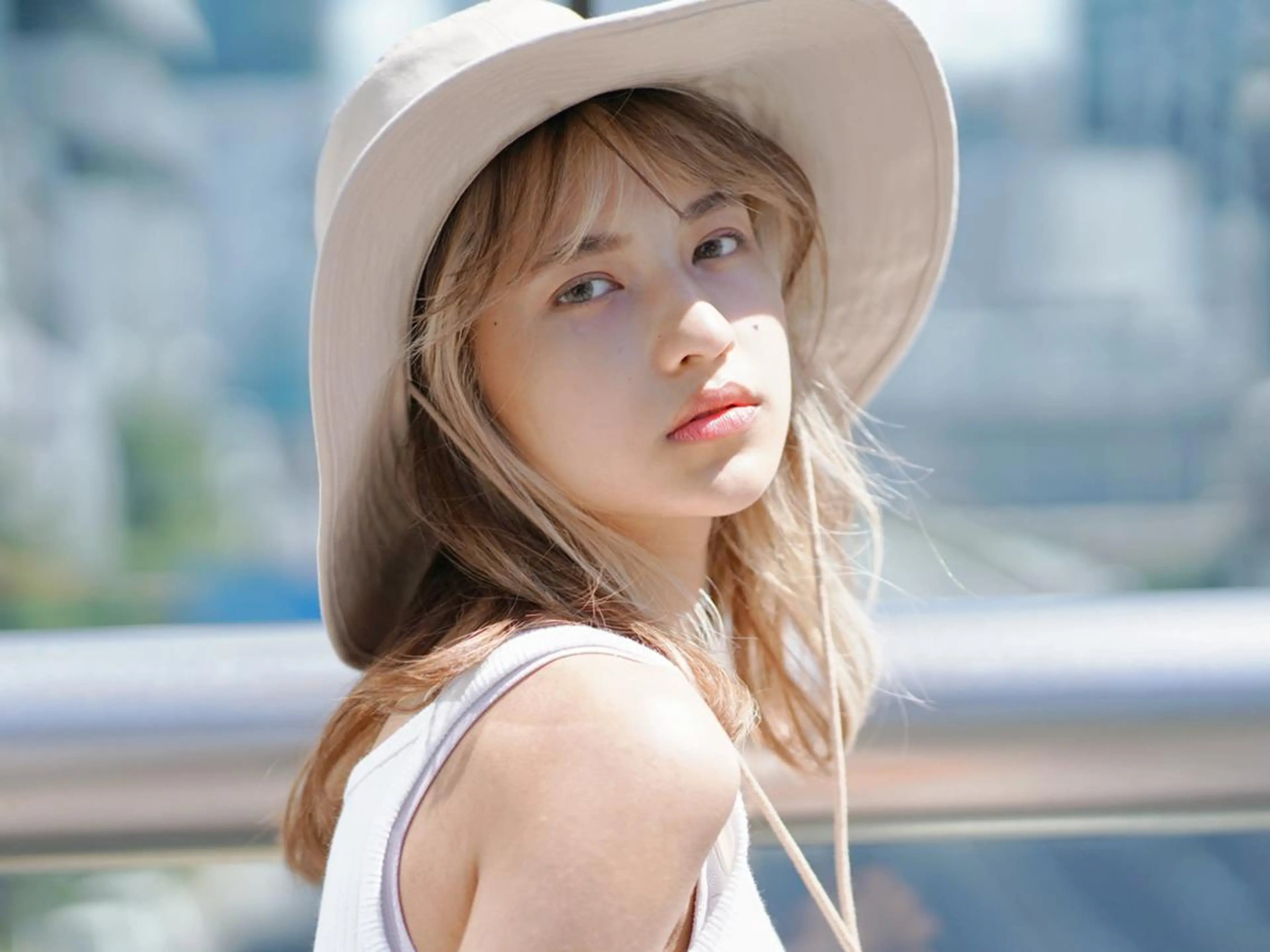 セミロング カラー パーマ ヘアアレンジ アディクシーカラー アッシュ バレイヤージュ ベージュカラー ブリーチ newi grande 横浜店のヘアスタイル