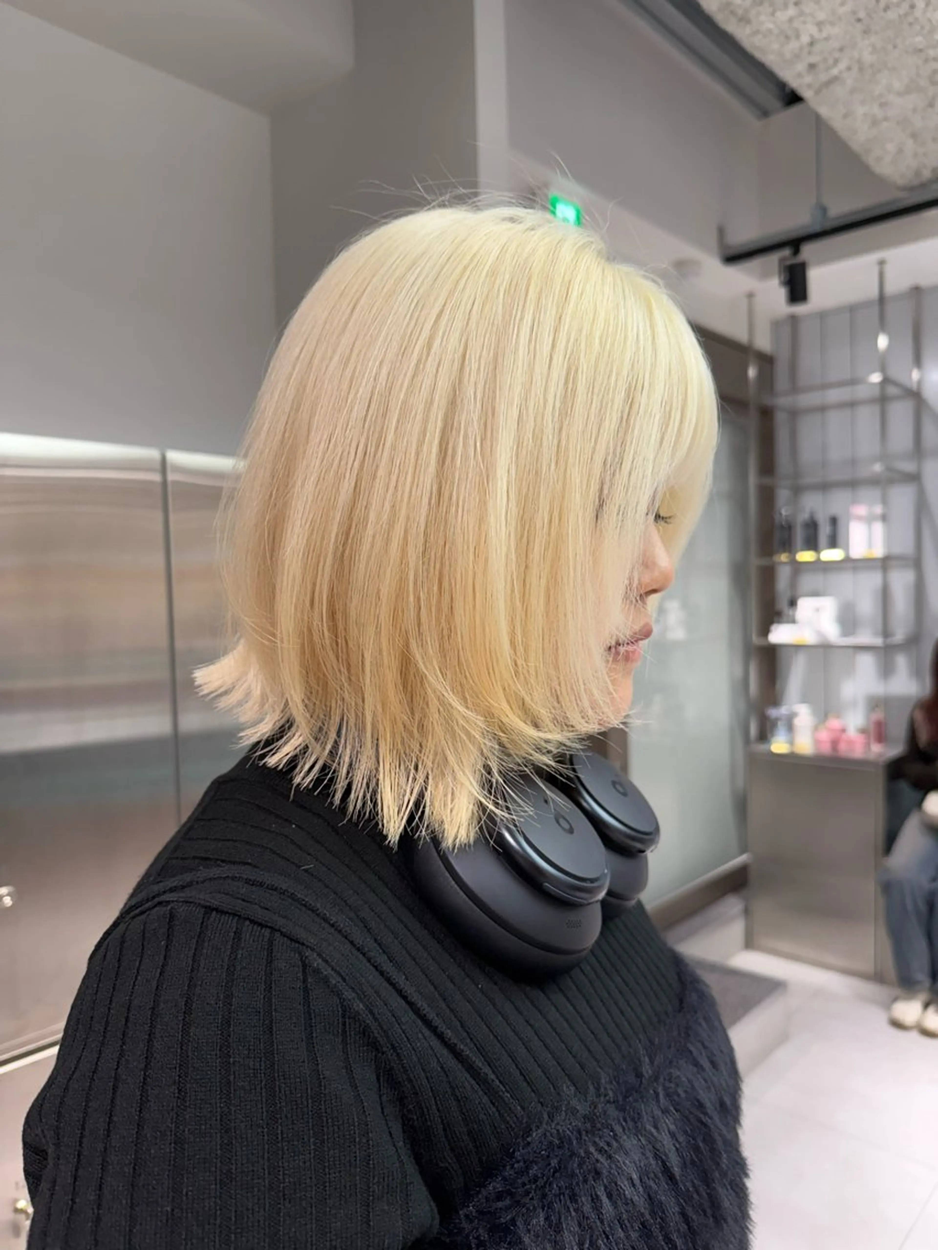 ミディアム カット ヘアカラー トリートメント ハルナ/ハイトーン‎ /lond uluのヘアスタイル