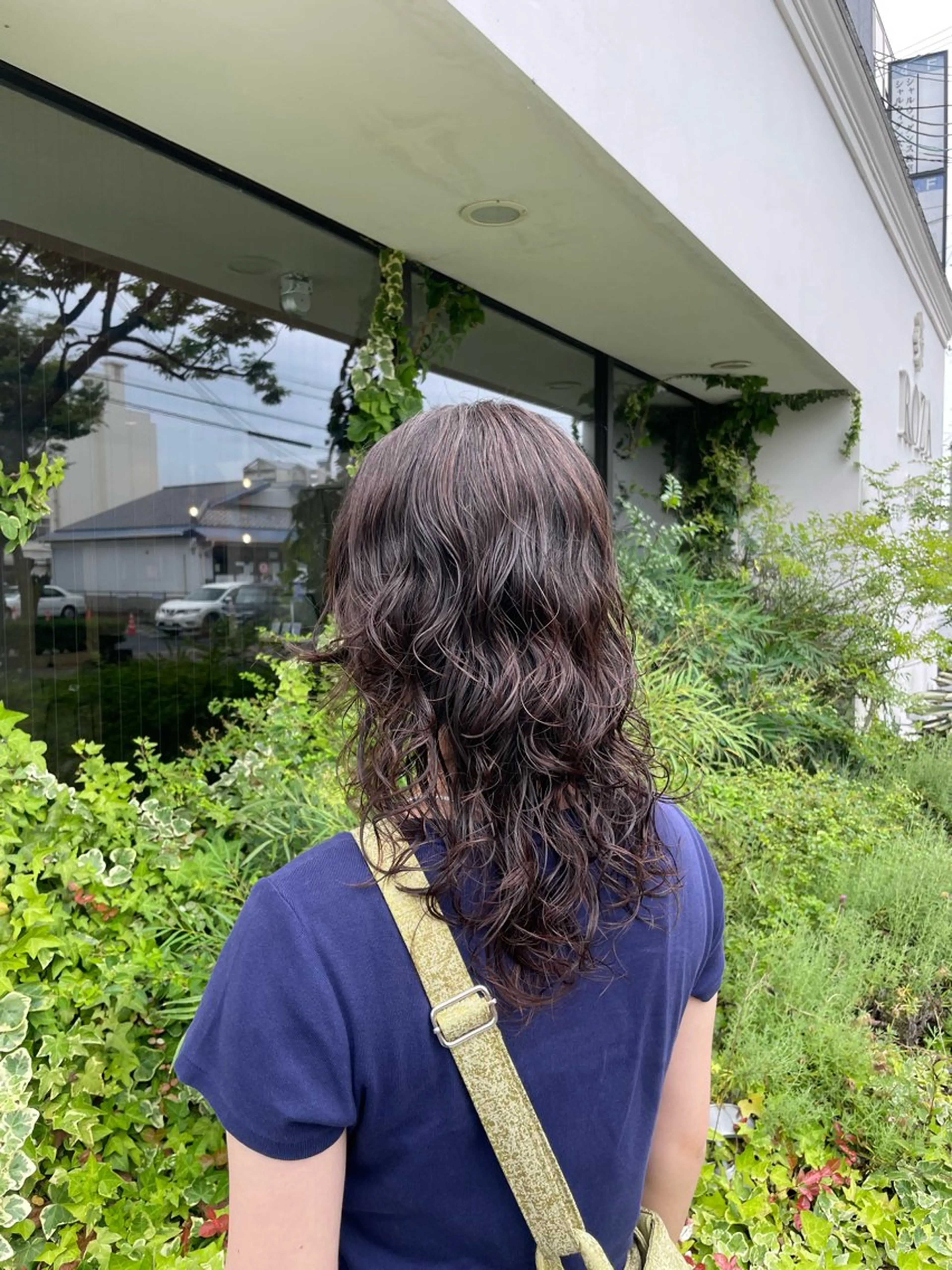 ロング ROZA germe所属・SHIO / ハイトーンカラーのヘアスタイル