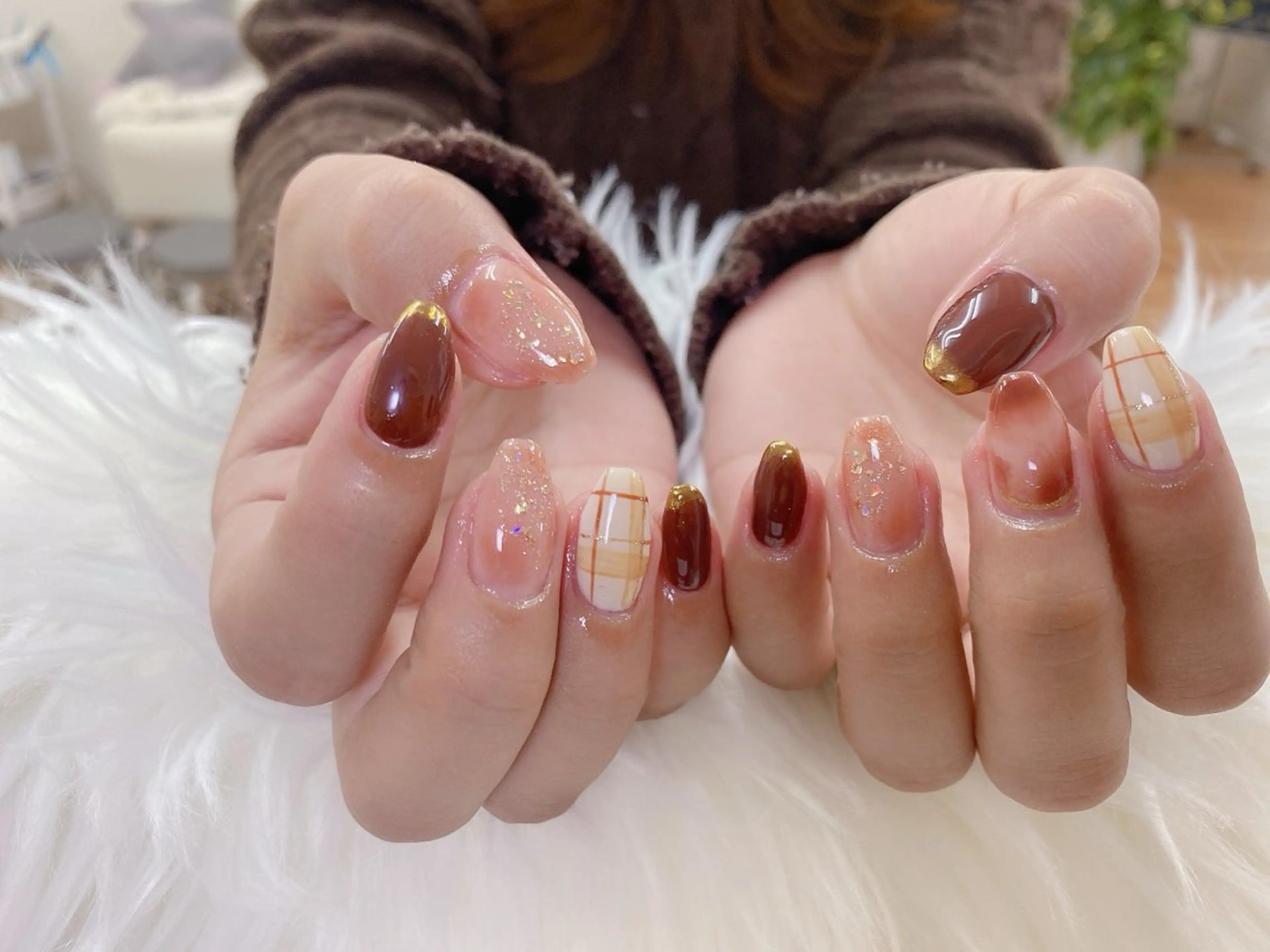 ネイル フレンチネイル グラデーション キラキラネイル 韓国ネイル マグネットネイル ハンドネイル ハンドケア Hara Nail 【パラジェル使用】のネイルデザイン