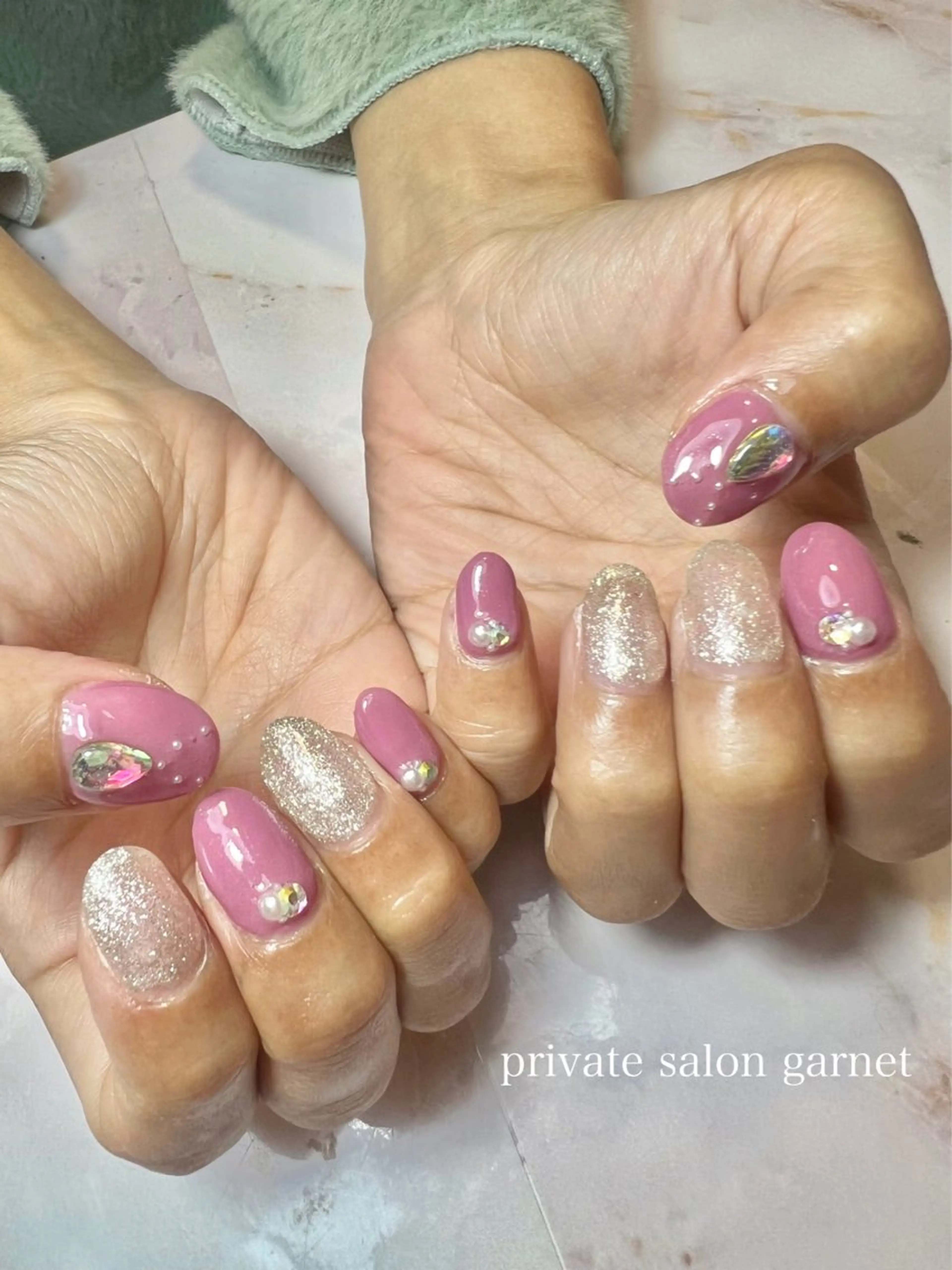 ネイル キラキラネイル ワンカラーネイル ストーンネイル ハンドネイル Garnet nailのネイルデザイン