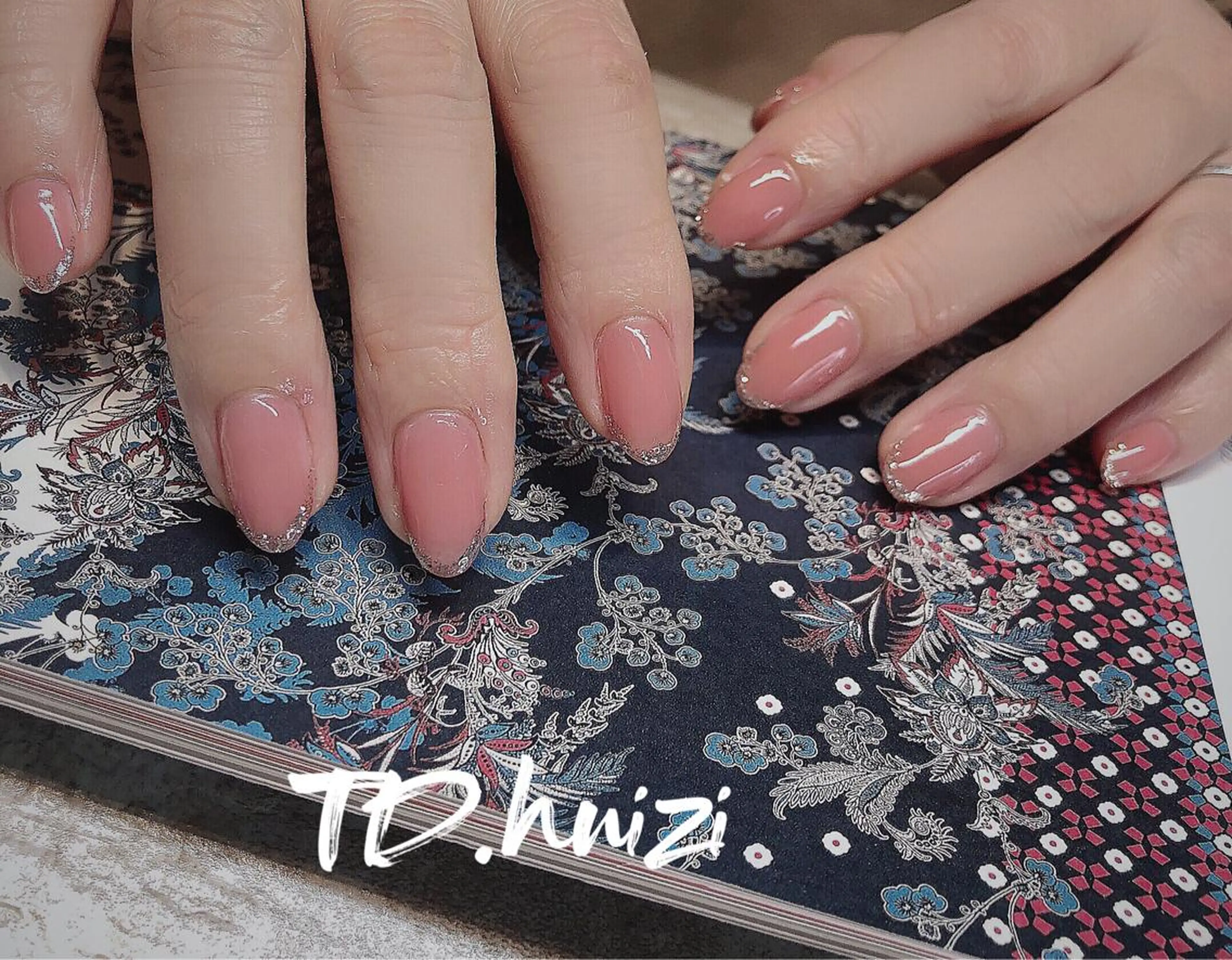 ミディアム ハンドネイル めぐみのネイルサロン 惠のネイルデザイン