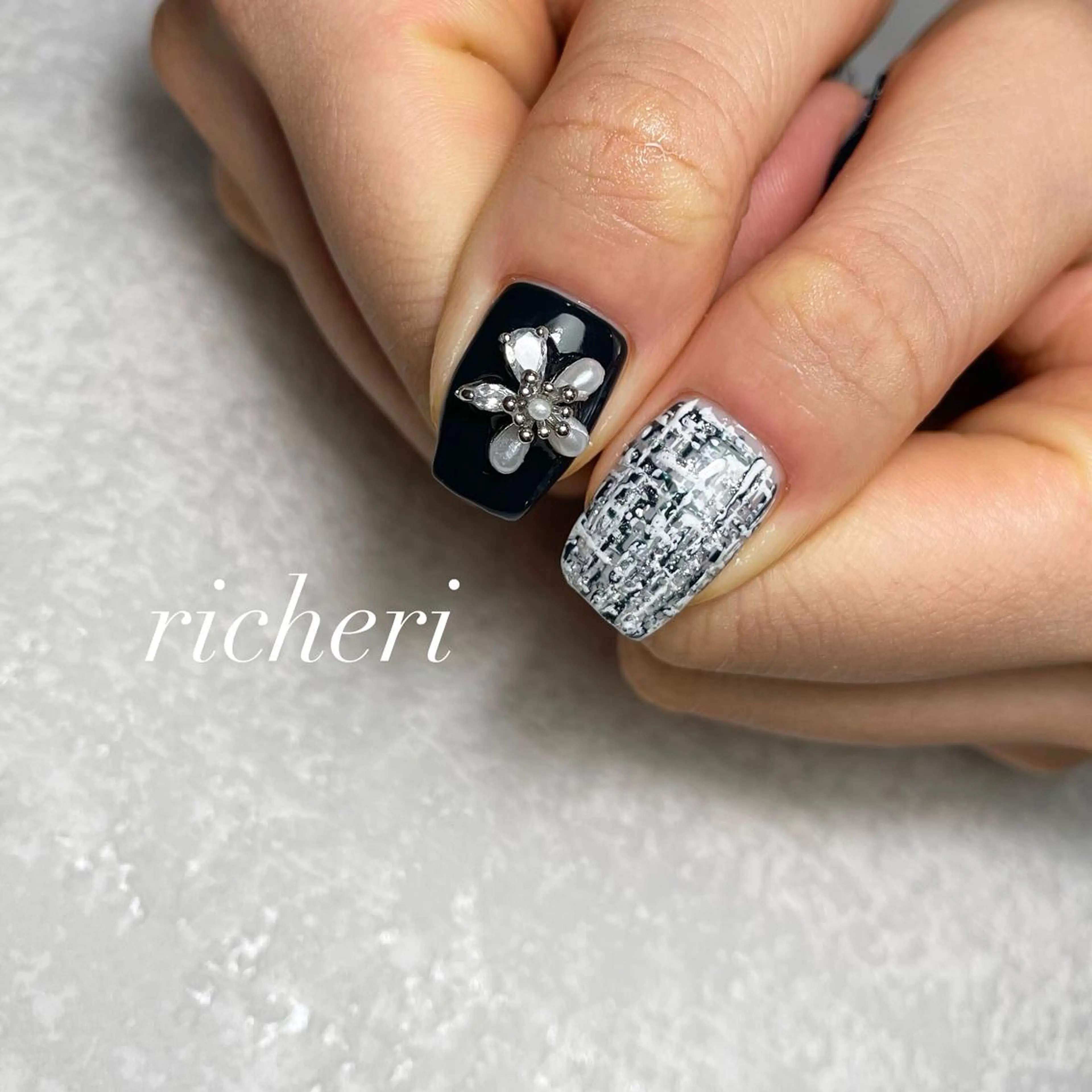 ミディアム ネイル 韓国風ヘア ジェルネイル 韓国ネイル レース ラメ(グリッター) richeri beautyのネイルデザイン