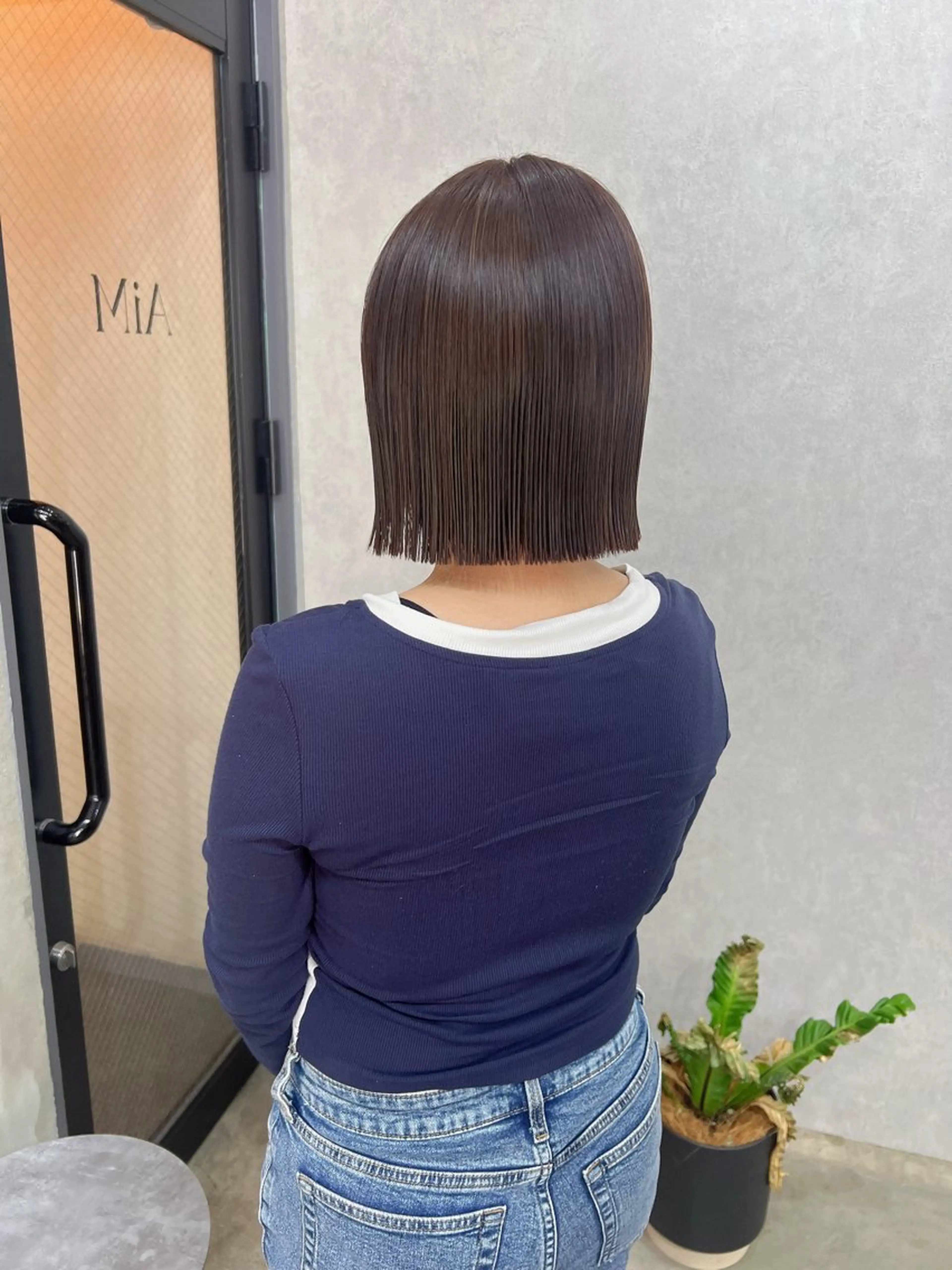 ショート カラー ベージュカラー ブリーチ ケアブリーチ グレージュ ハイトーンカラー YUI ハイトーンカラーのヘアスタイル