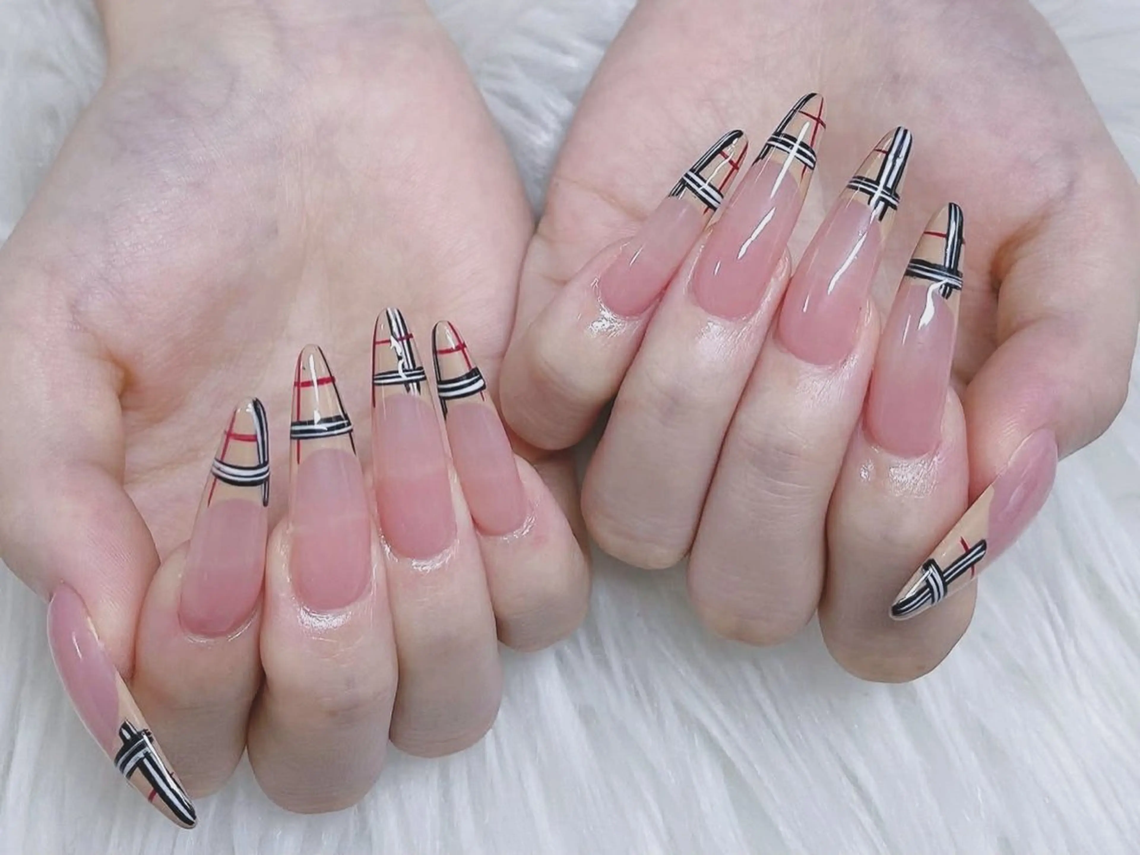 ネイル フットネイル ジェルネイル 韓国ネイル マグネットネイル 持ち込み ハンドネイル Akiko ネイルサロン所属・AKIKO ネイルサロンのネイルデザイン