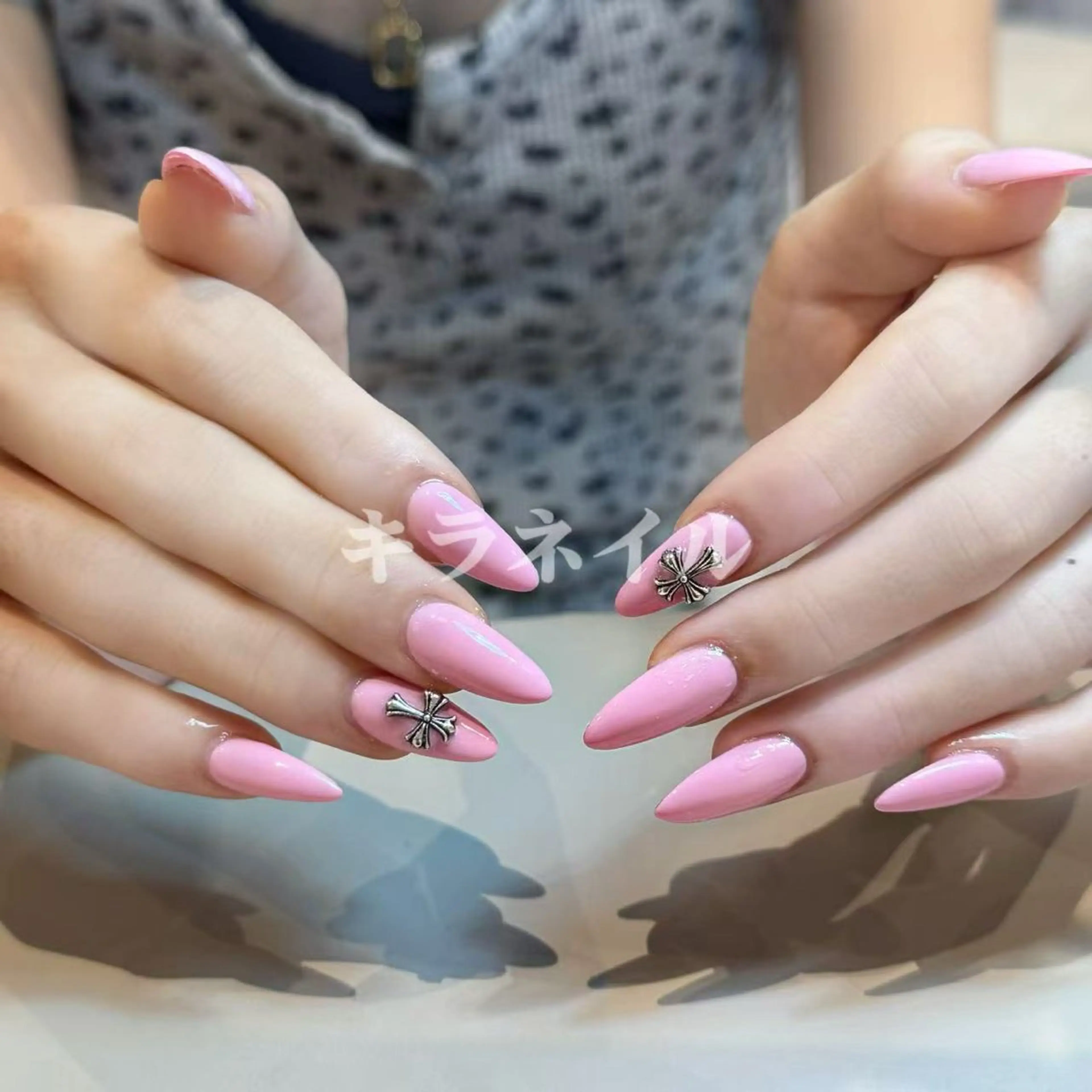 ネイル ハンドネイル 💗キラネイル💗 モチ最高のネイルデザイン