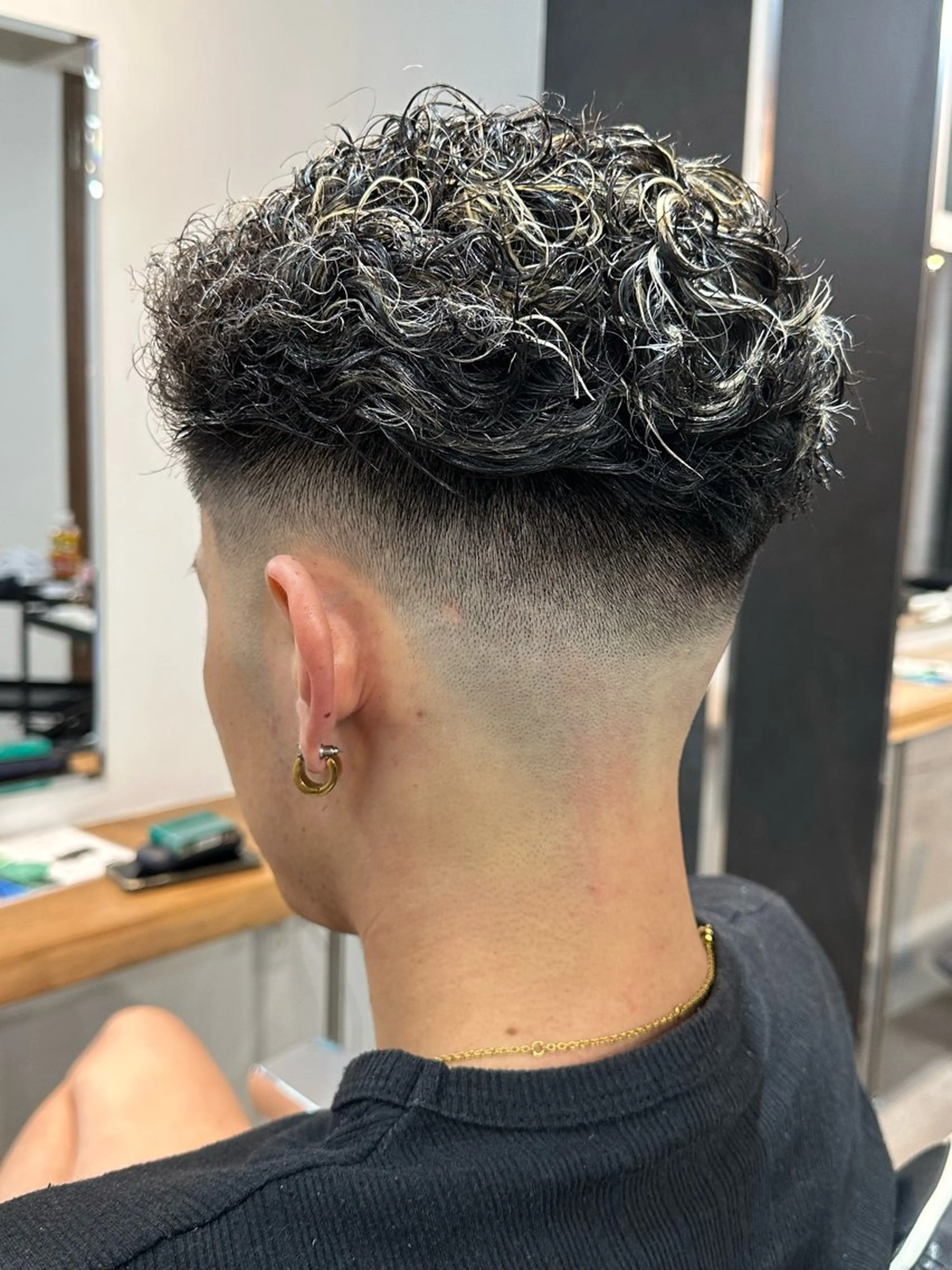 カラー パーマ メンズ フェードカット メンズパーマ 浅岡律喜 /メンズ/フェードのヘアスタイル