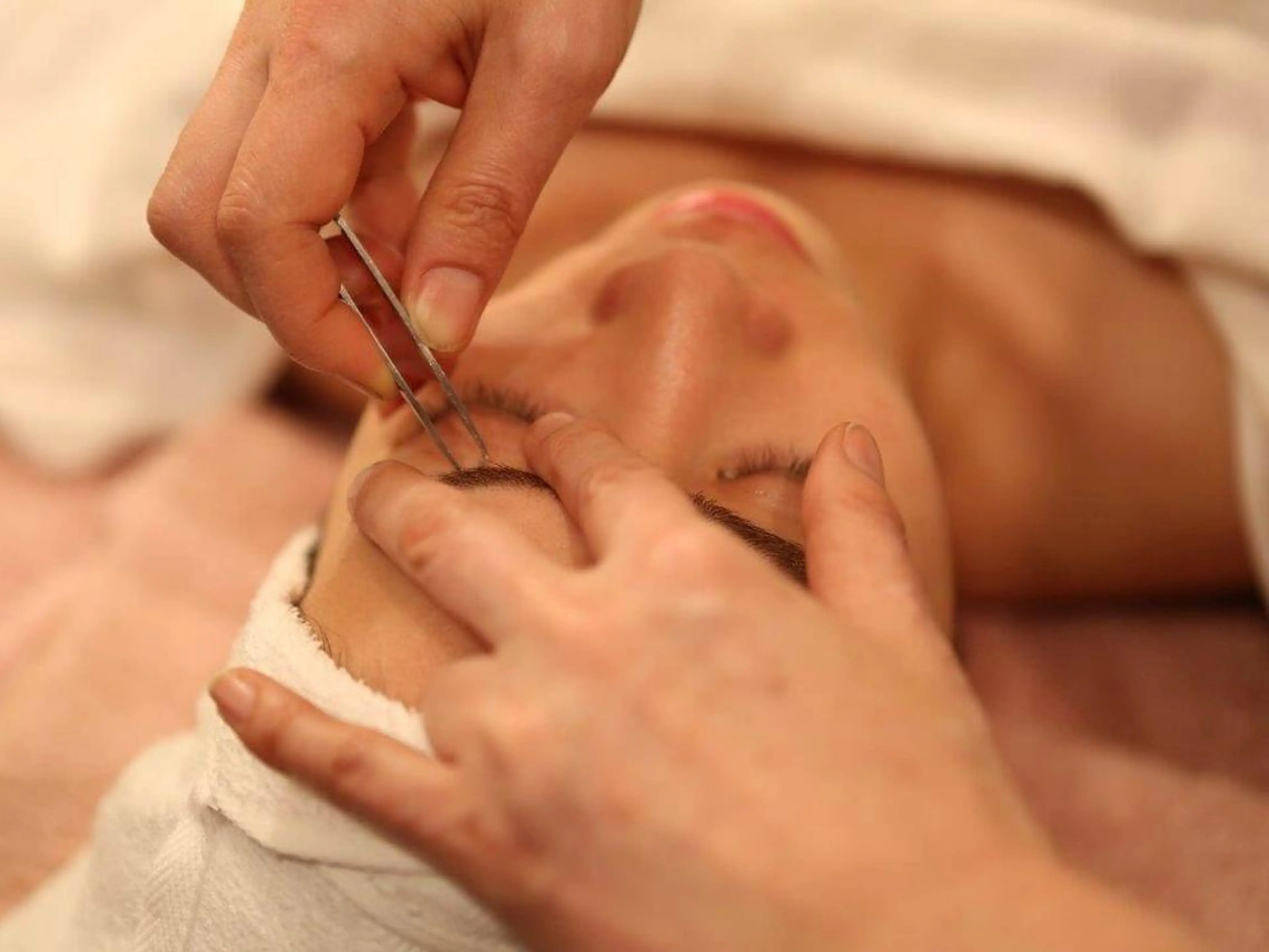 眉WAX脱毛(フランス式エピラシオン)30分の写真